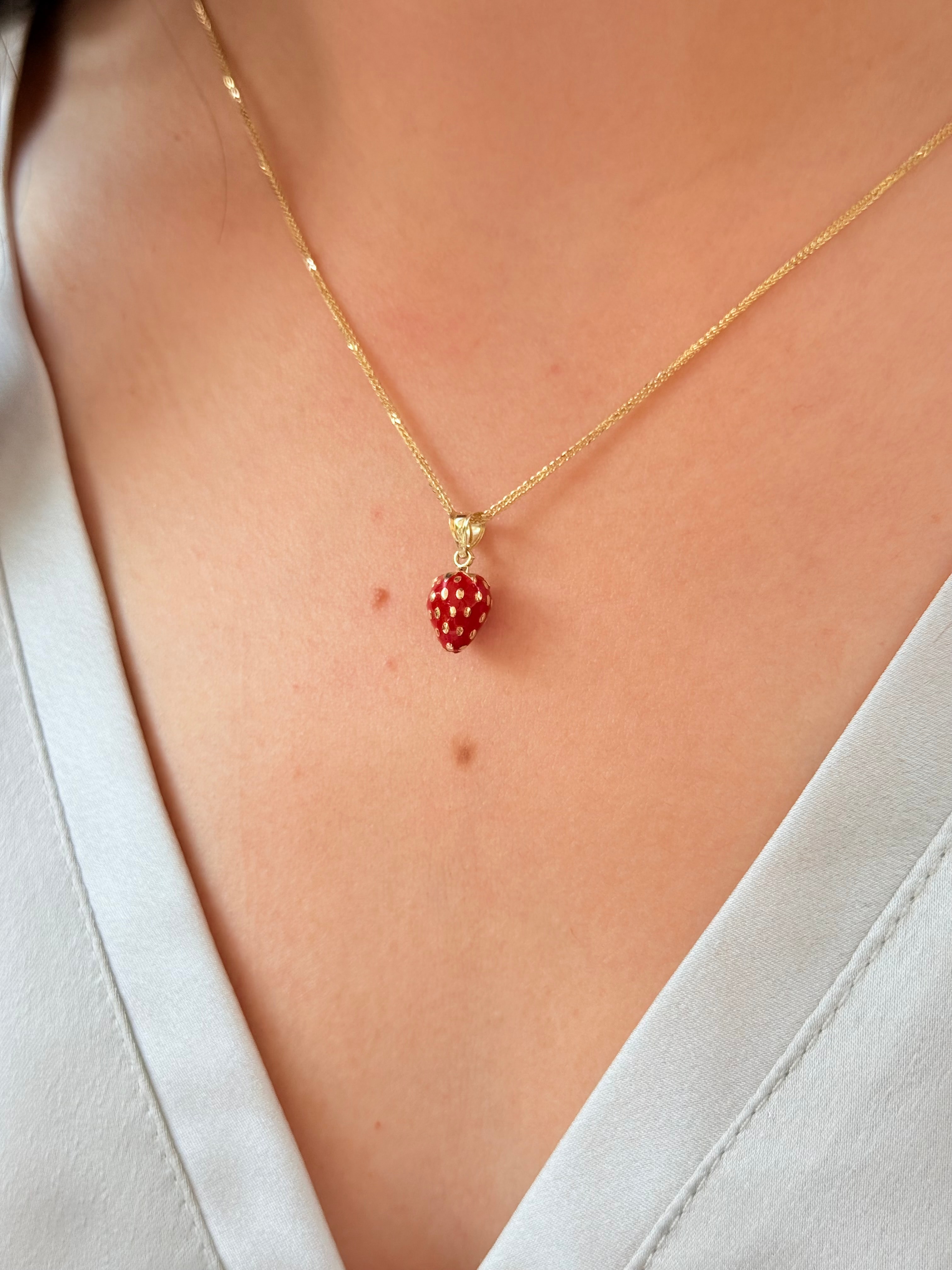 Minimal Çilek Altın Kolye Ucu