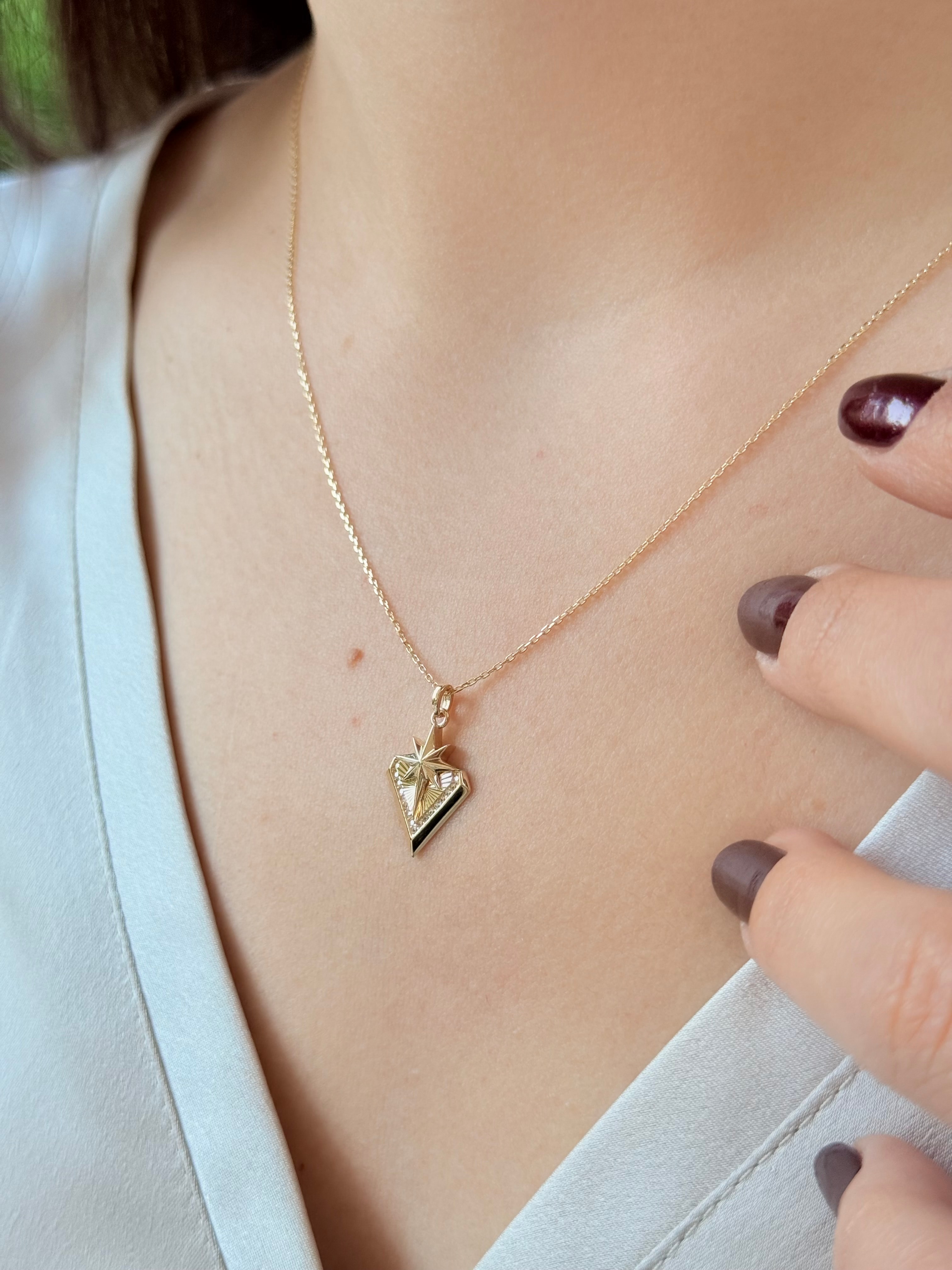 Victoria Altın Kolye