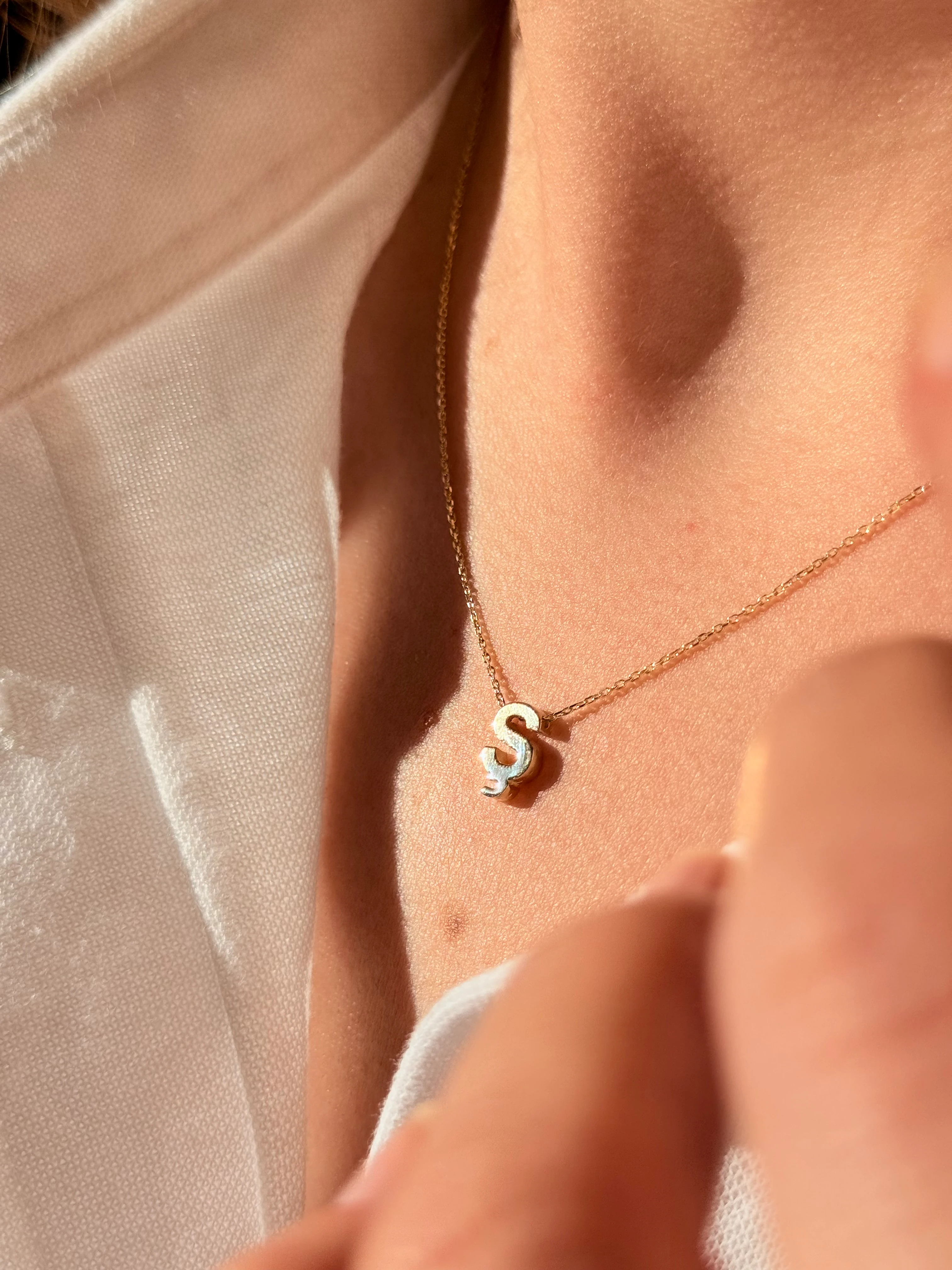 "Ş" Minimal Harfli Altın Kolye