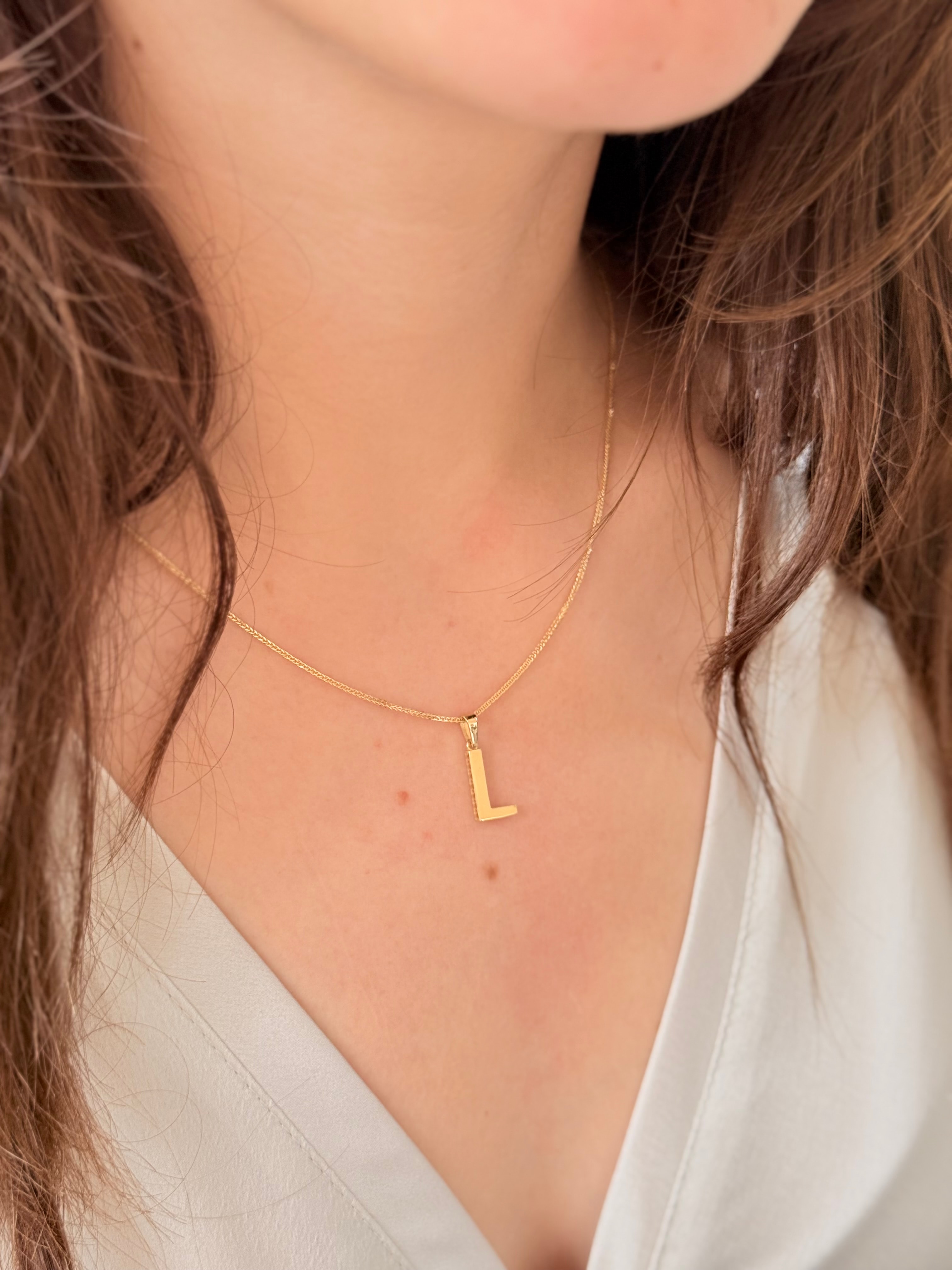 "L" Harf Sade Altın Kolye Ucu