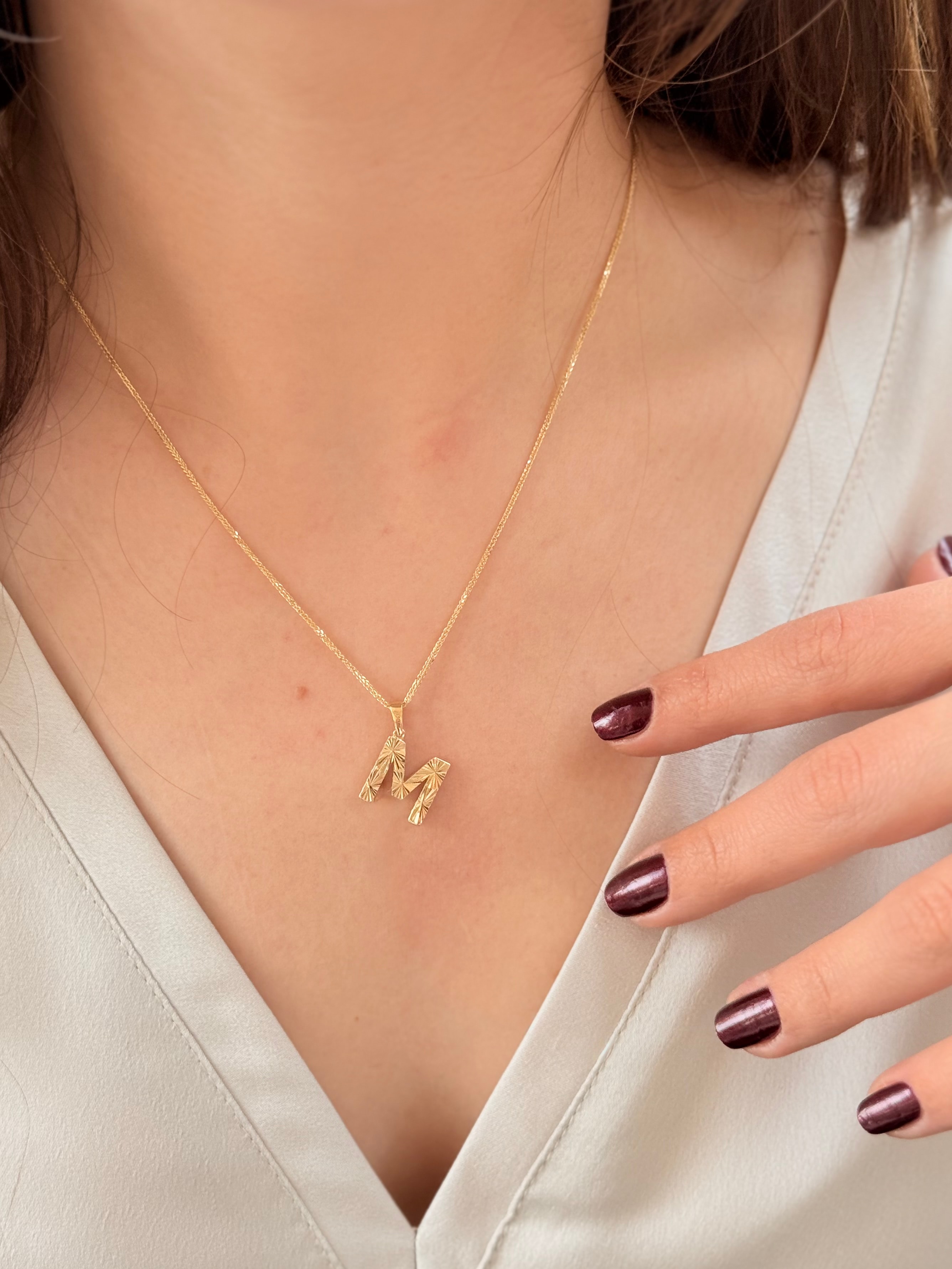 "M" Harf Kalemli Altın Kolye Ucu