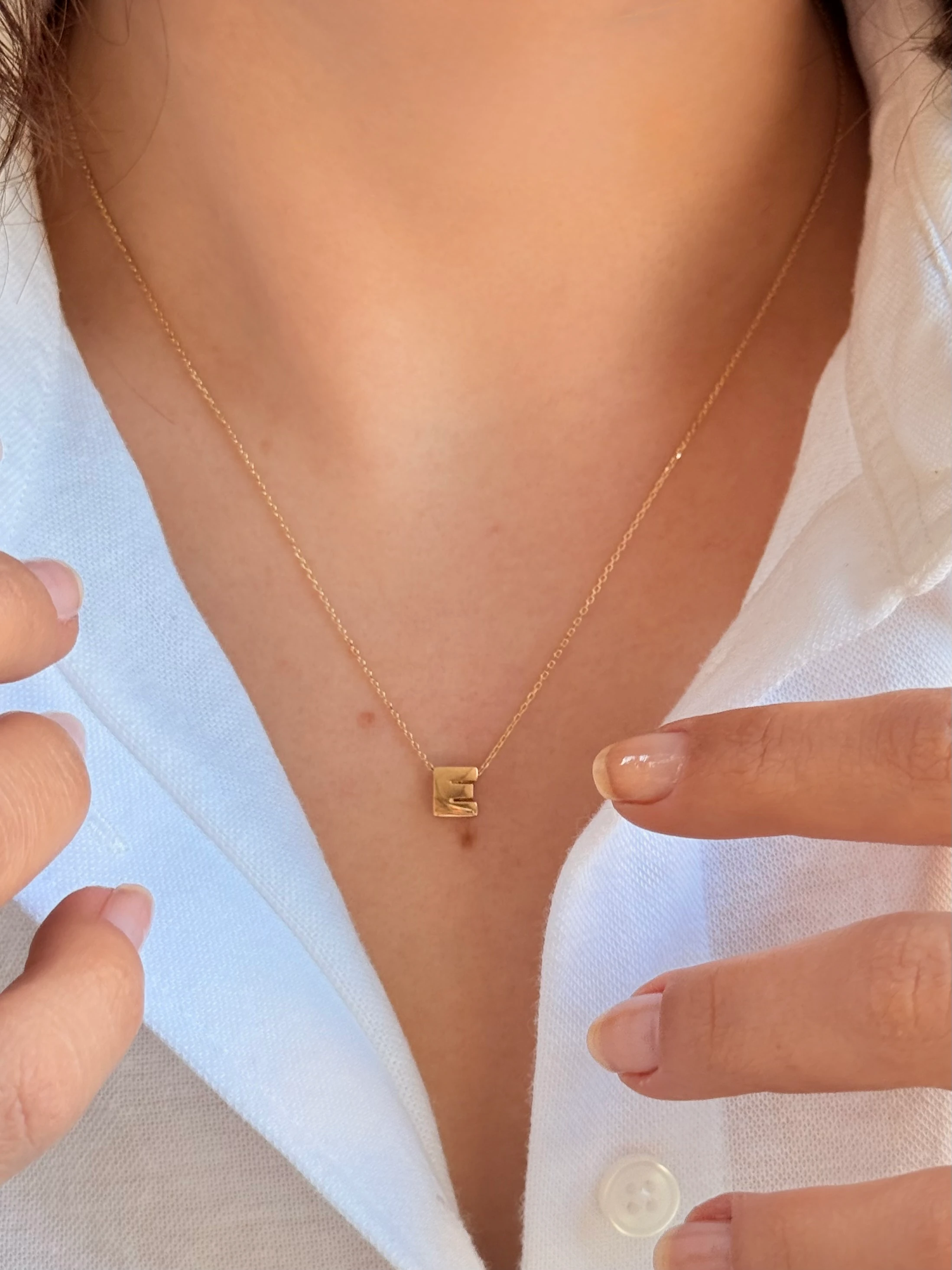 "E" Minimal Harfli Altın Kolye