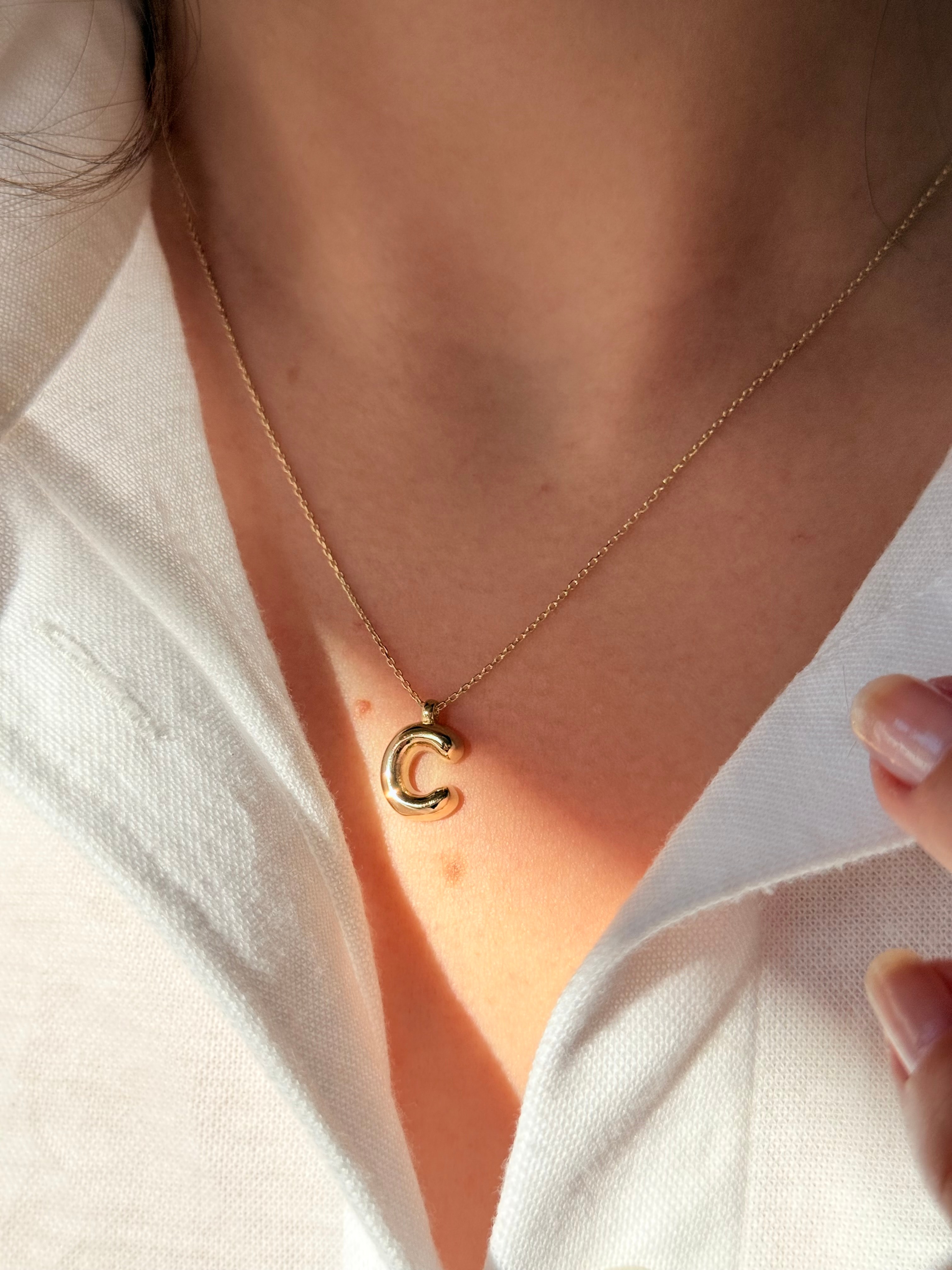"C" Balon Harf Altın Kolye