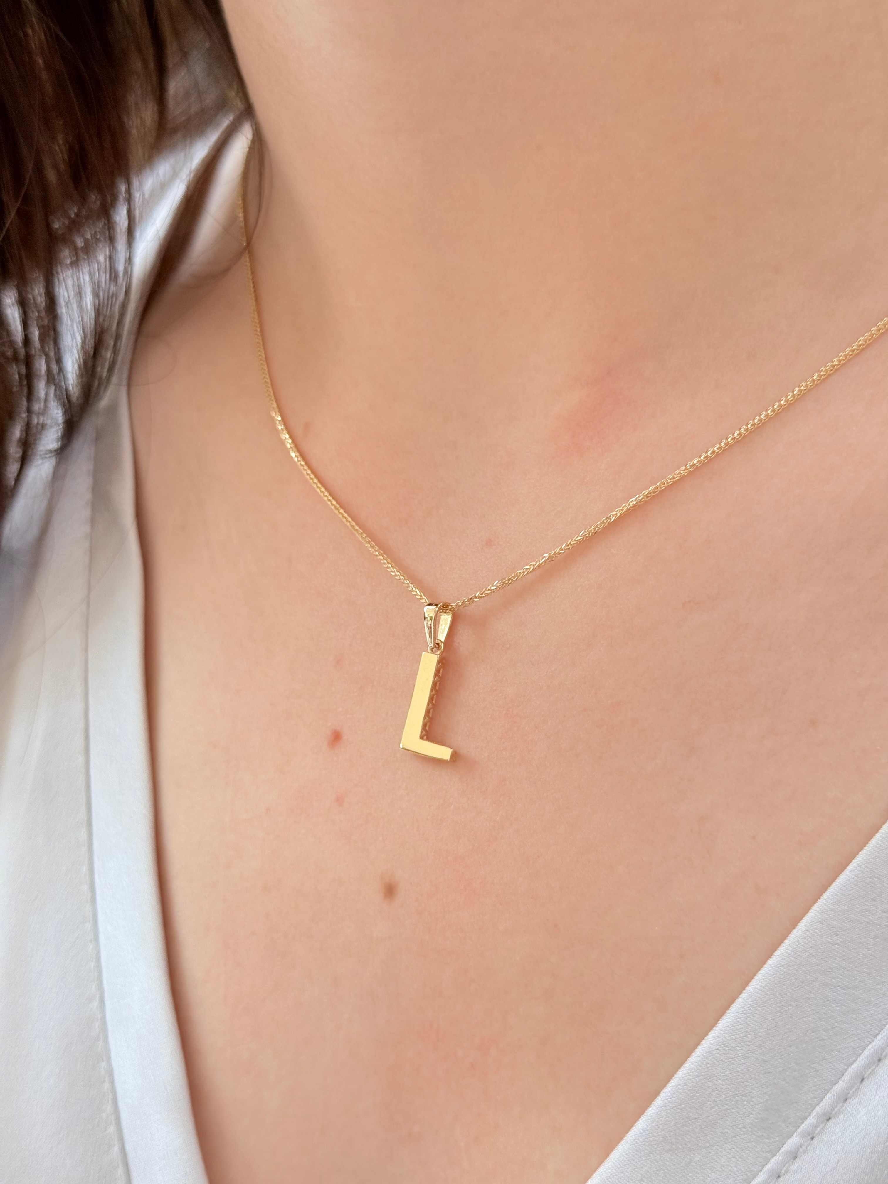 "L" Harf Sade Altın Kolye Ucu