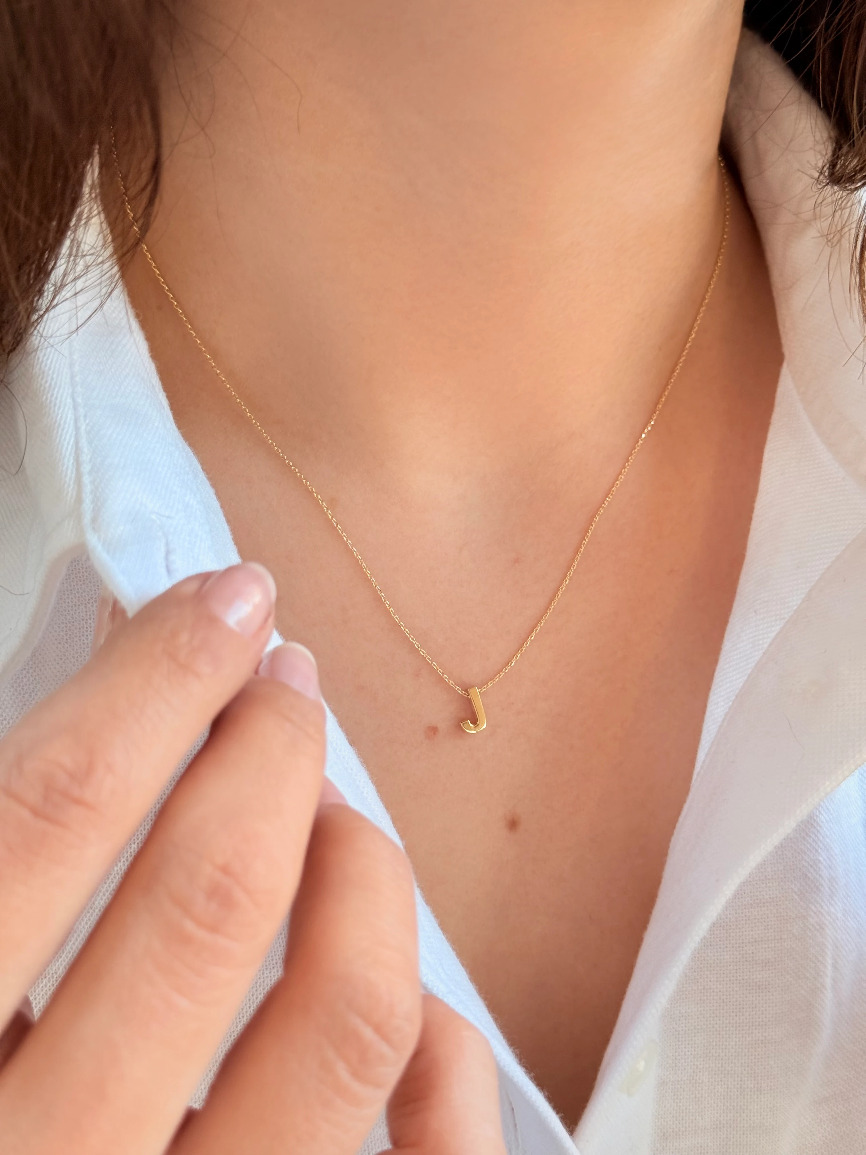 "J" Minimal Harfli Altın Kolye