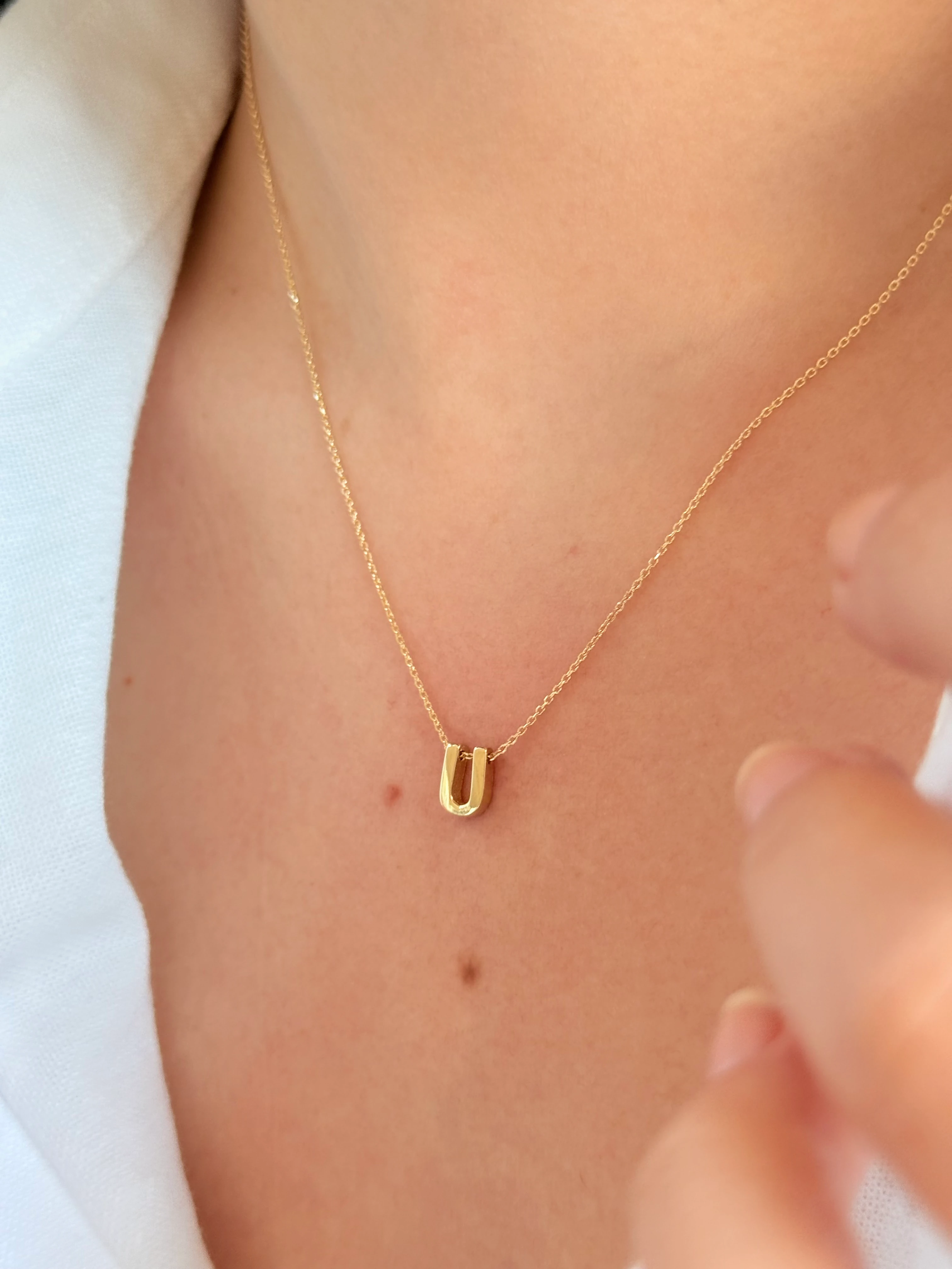 "U" Minimal Harfli Altın Kolye