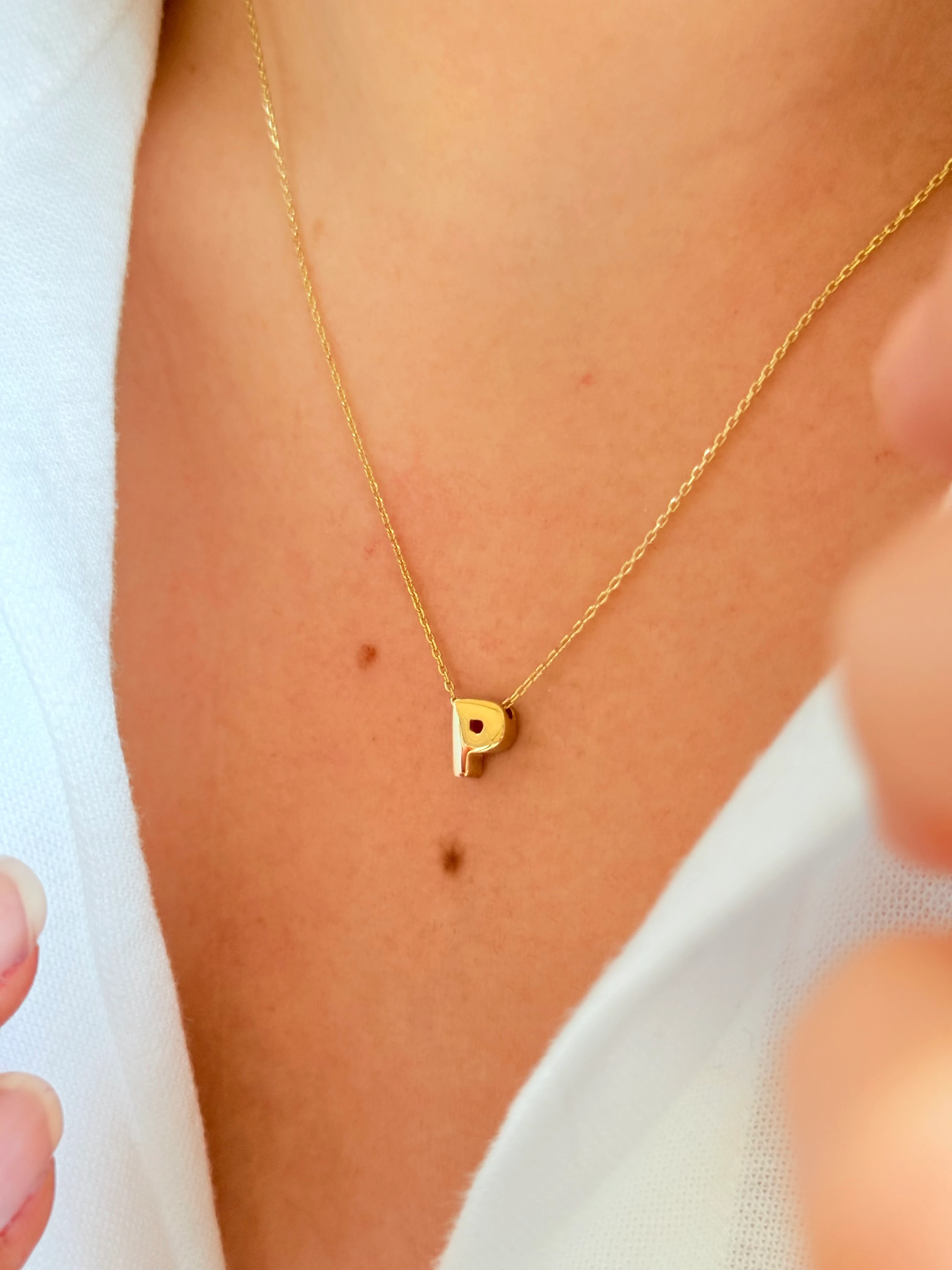 "P" Minimal Harfli Altın Kolye
