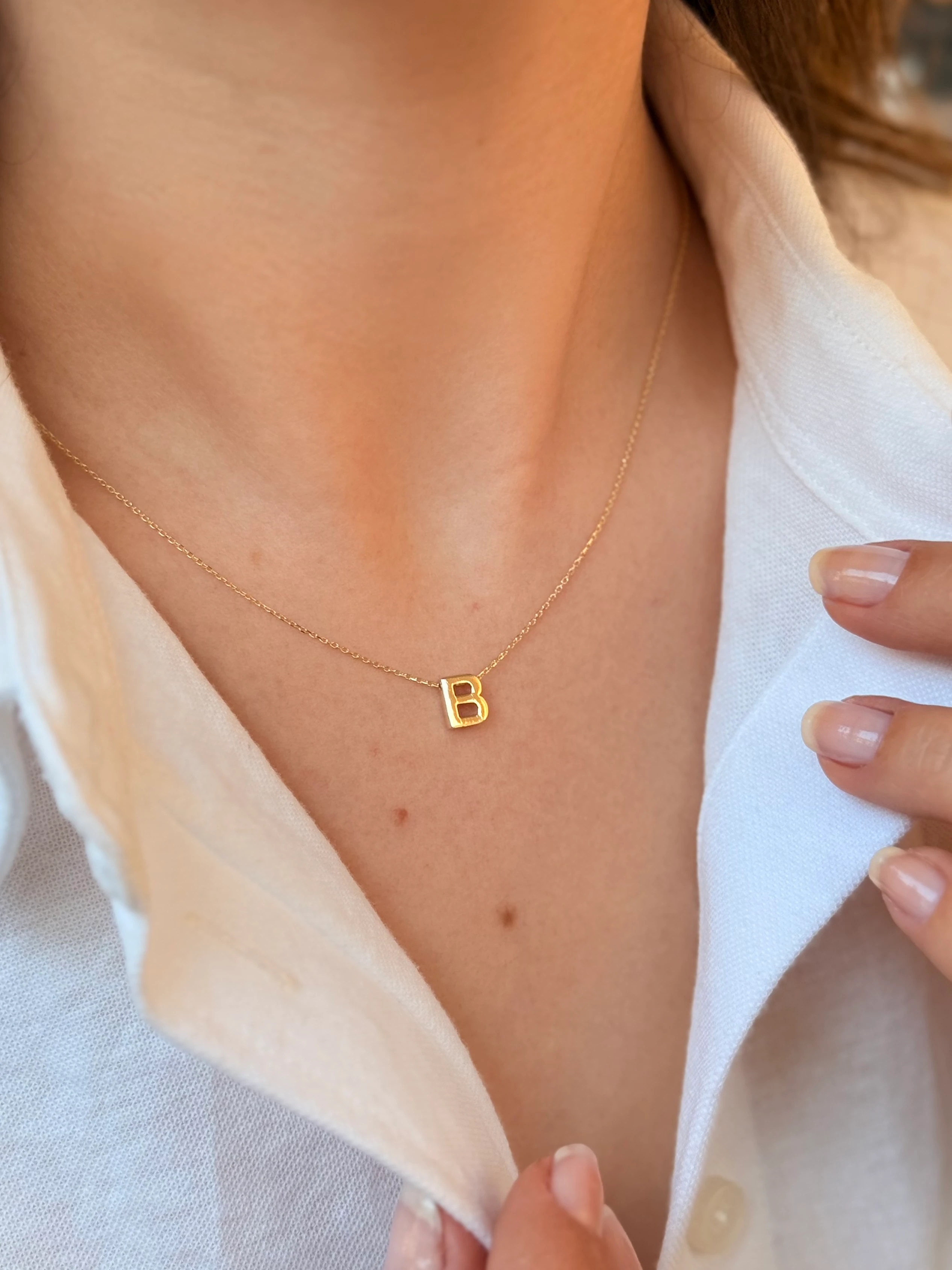 "B" Minimal Harfli Altın Kolye