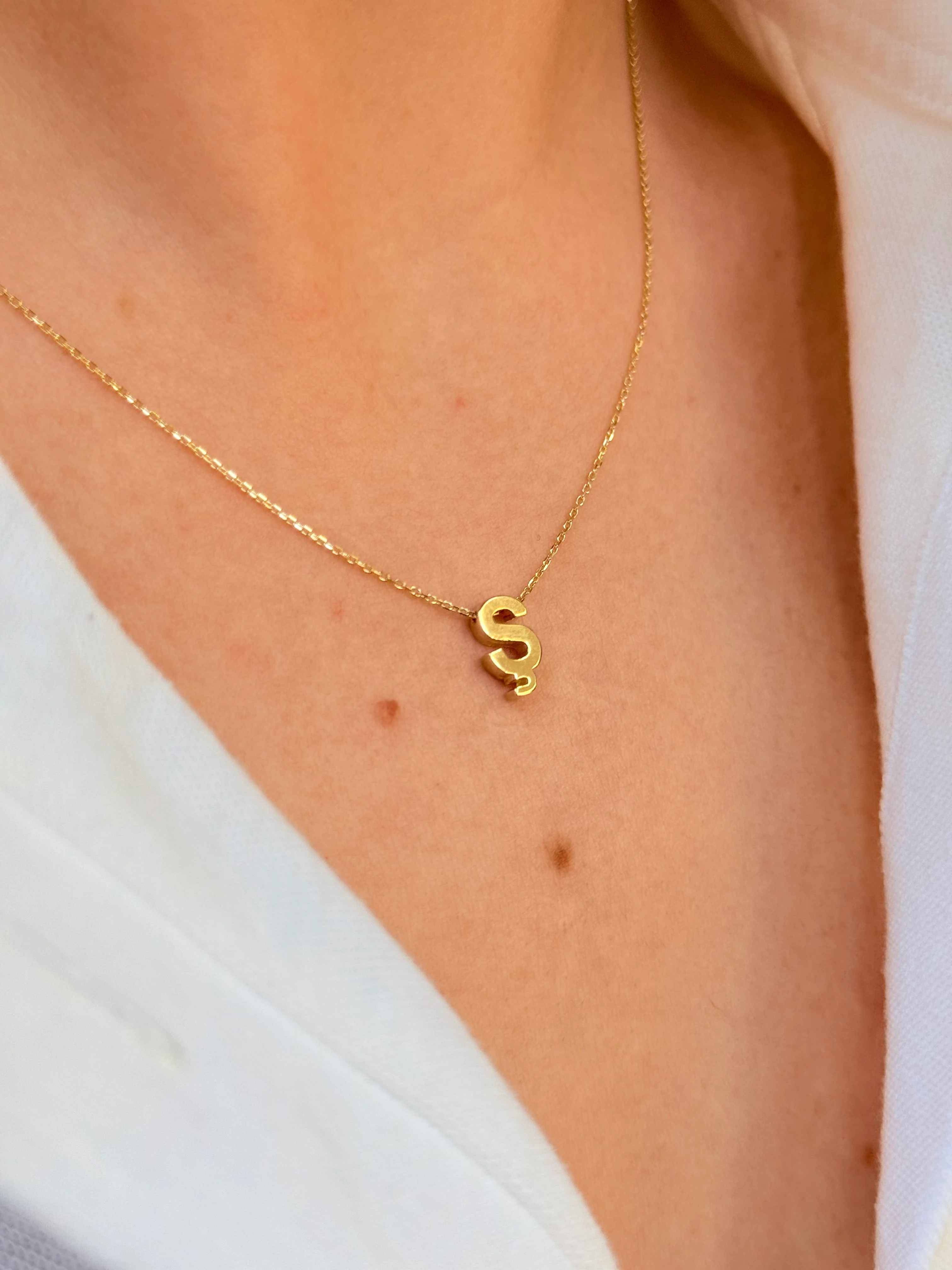 "Ş" Minimal Harfli Altın Kolye