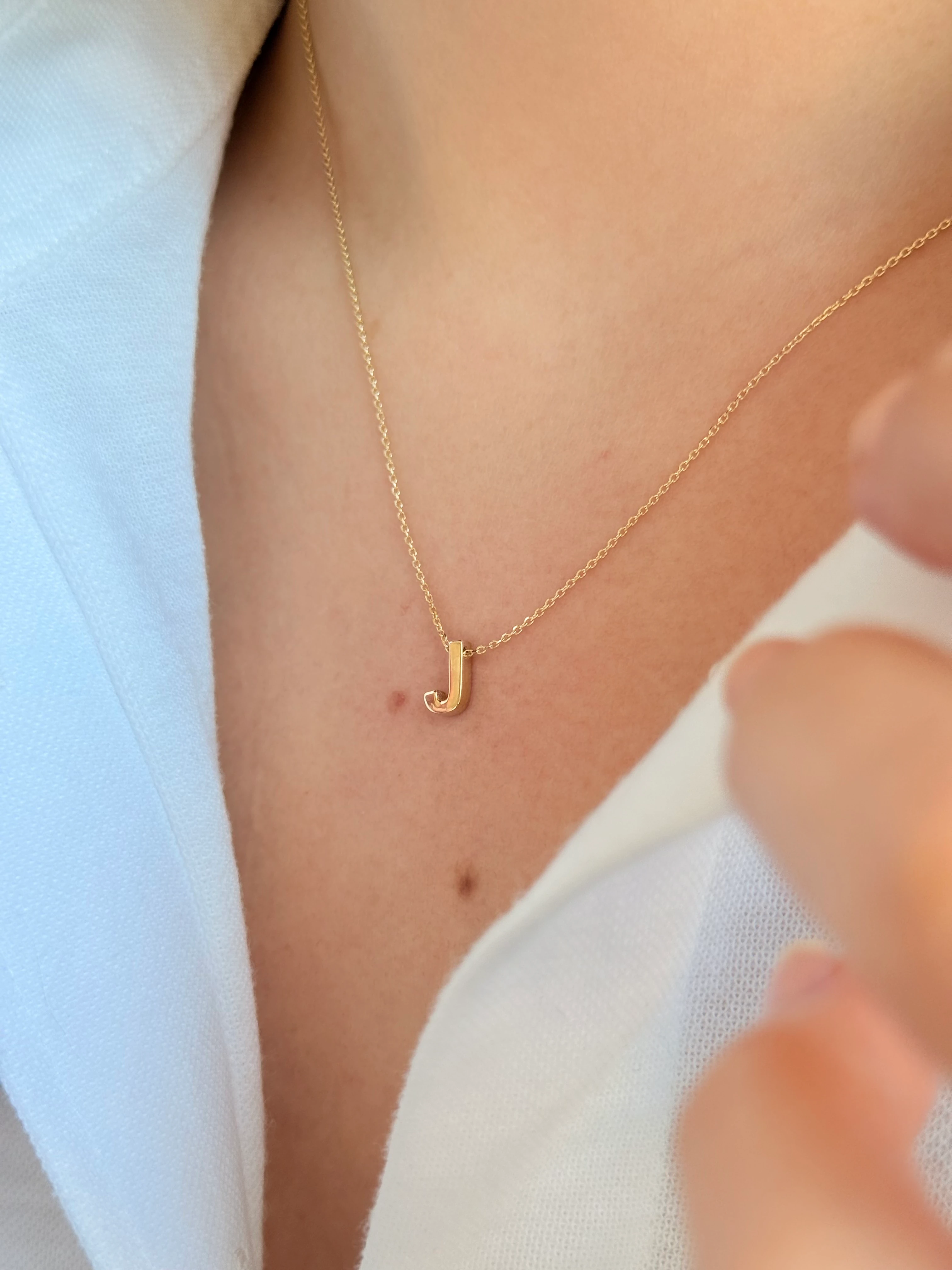 "J" Minimal Harfli Altın Kolye