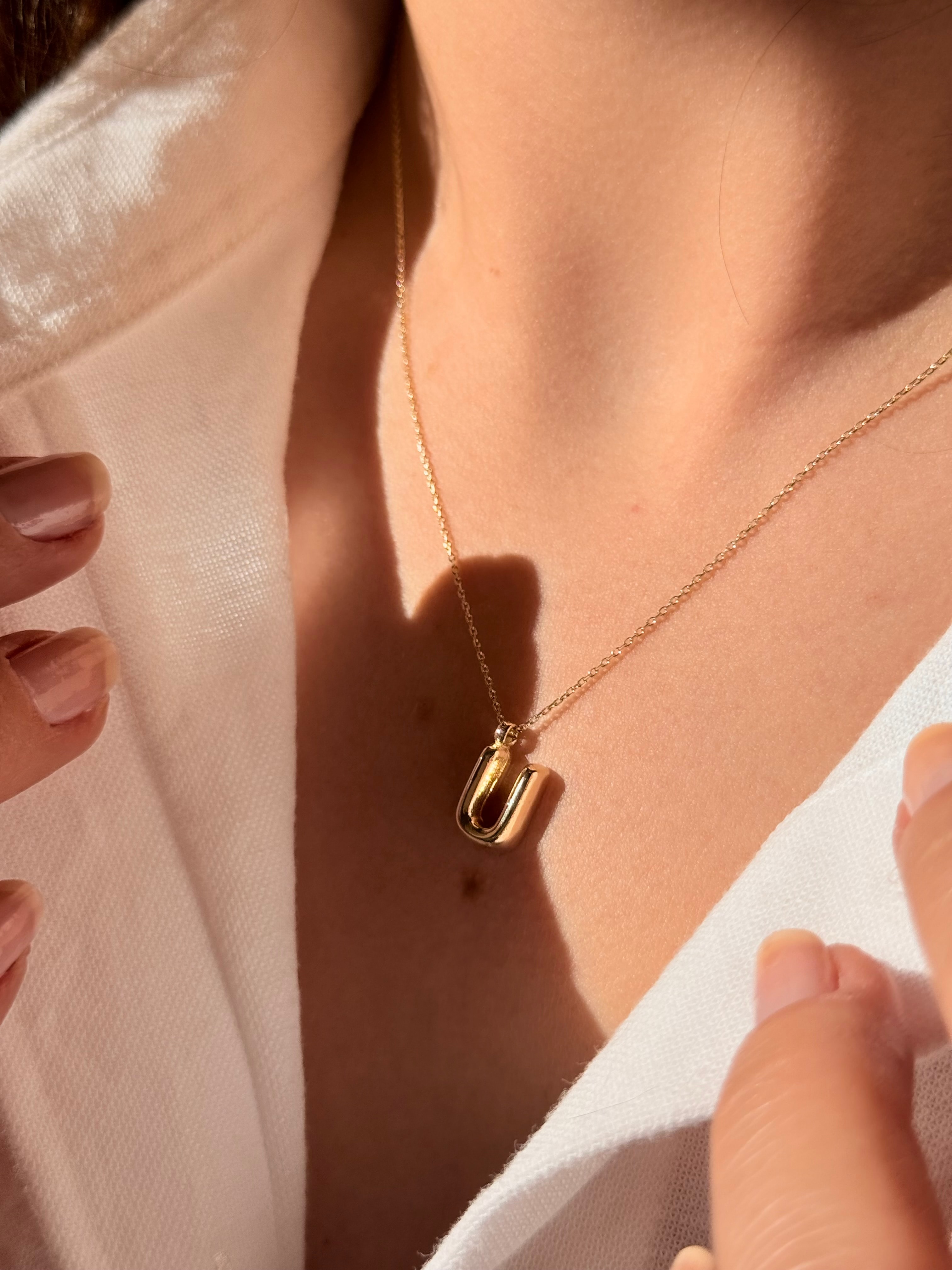 "U" Balon Harf Altın Kolye