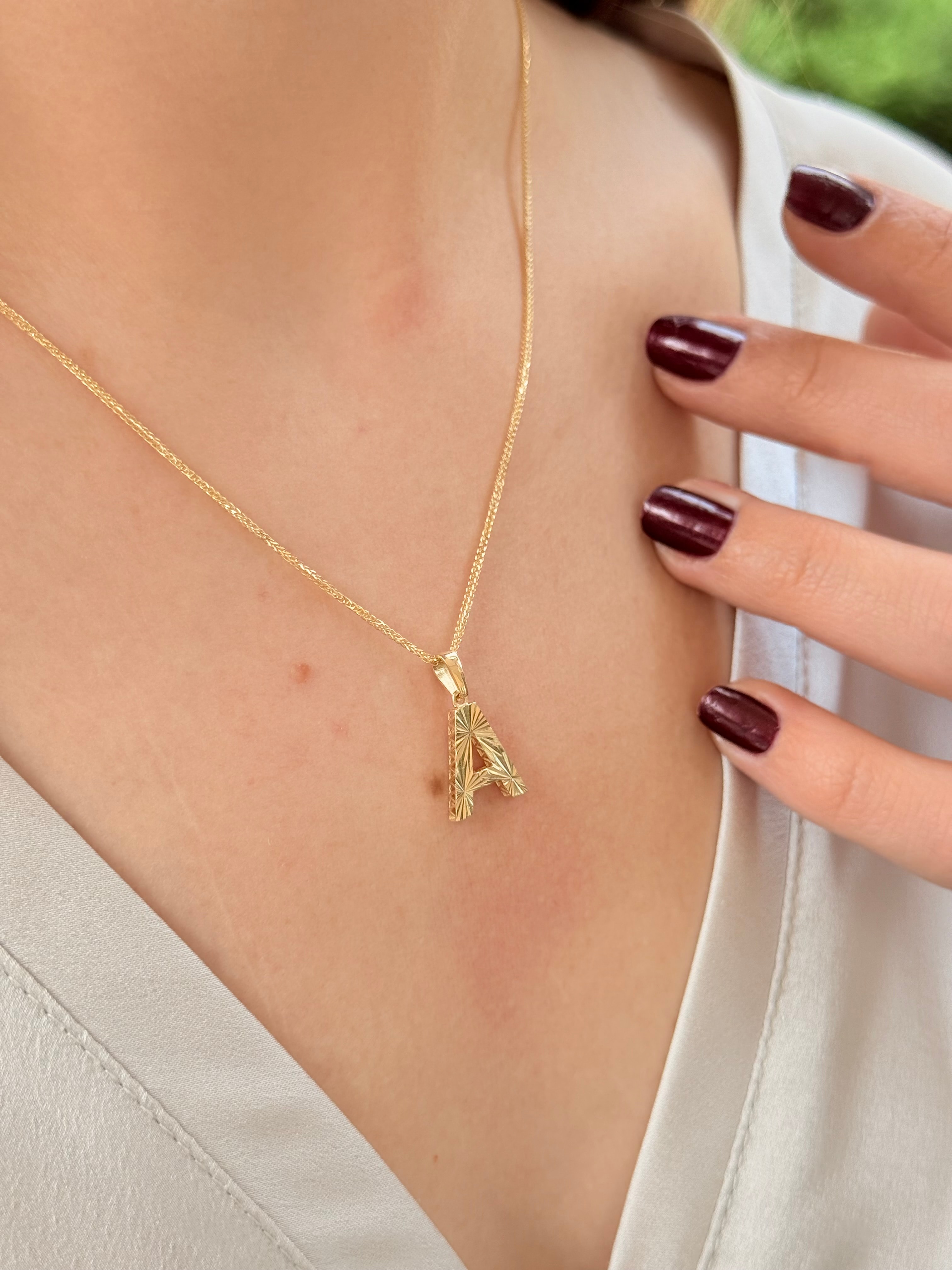 "A" Harf Kalemli Altın Kolye Ucu