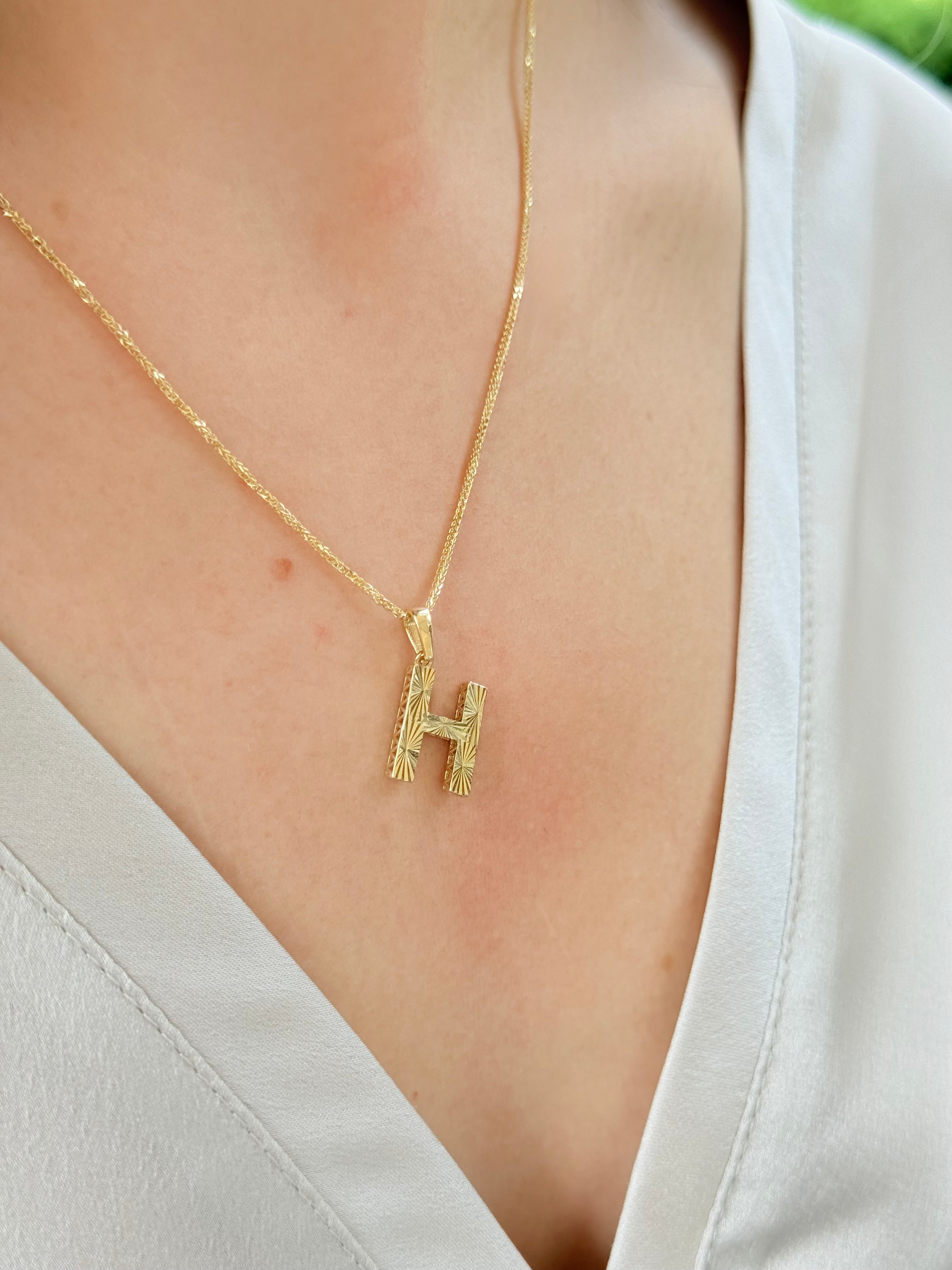 "H" Harf Kalemli Altın Kolye Ucu
