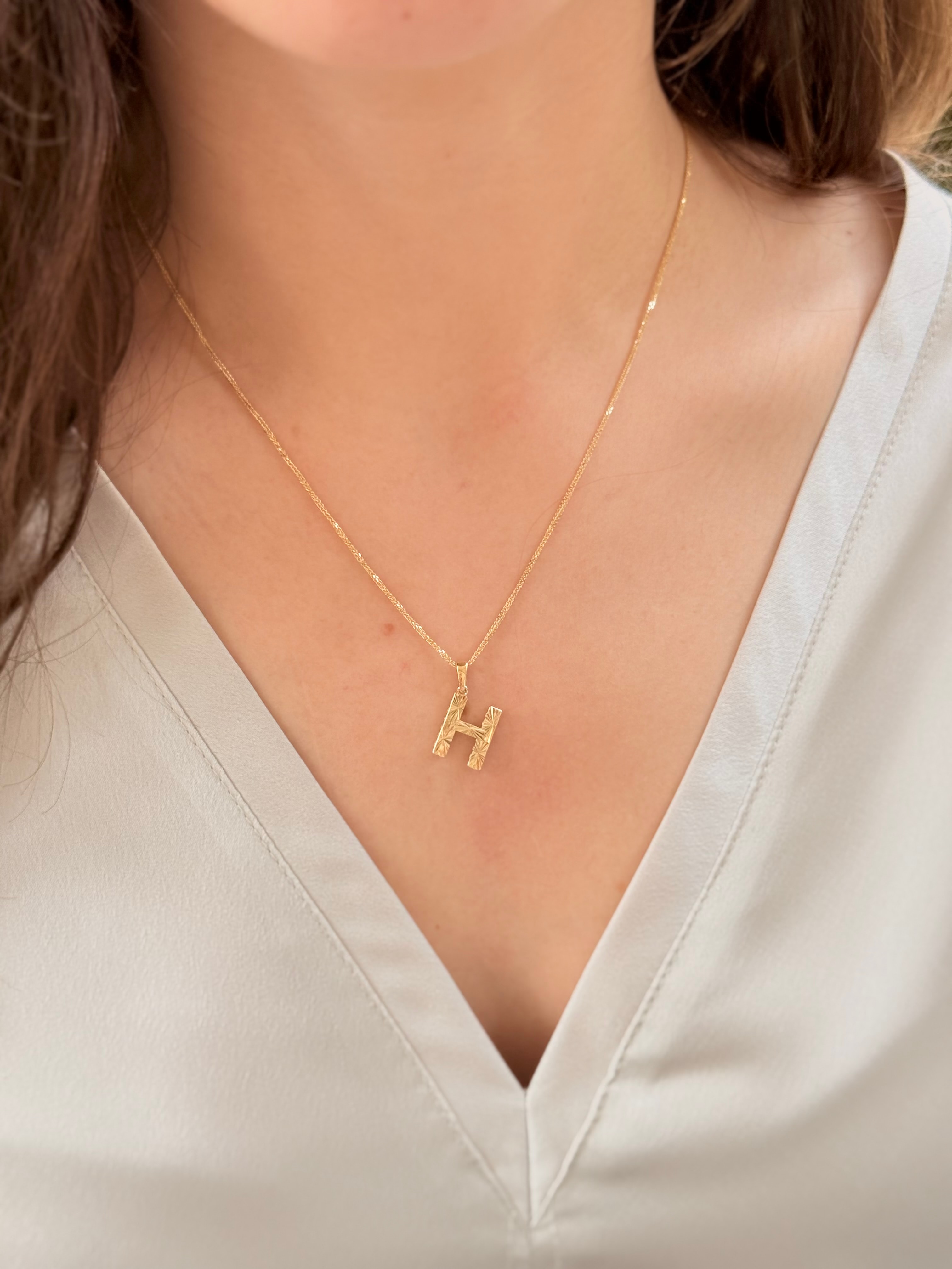 "H" Harf Kalemli Altın Kolye Ucu
