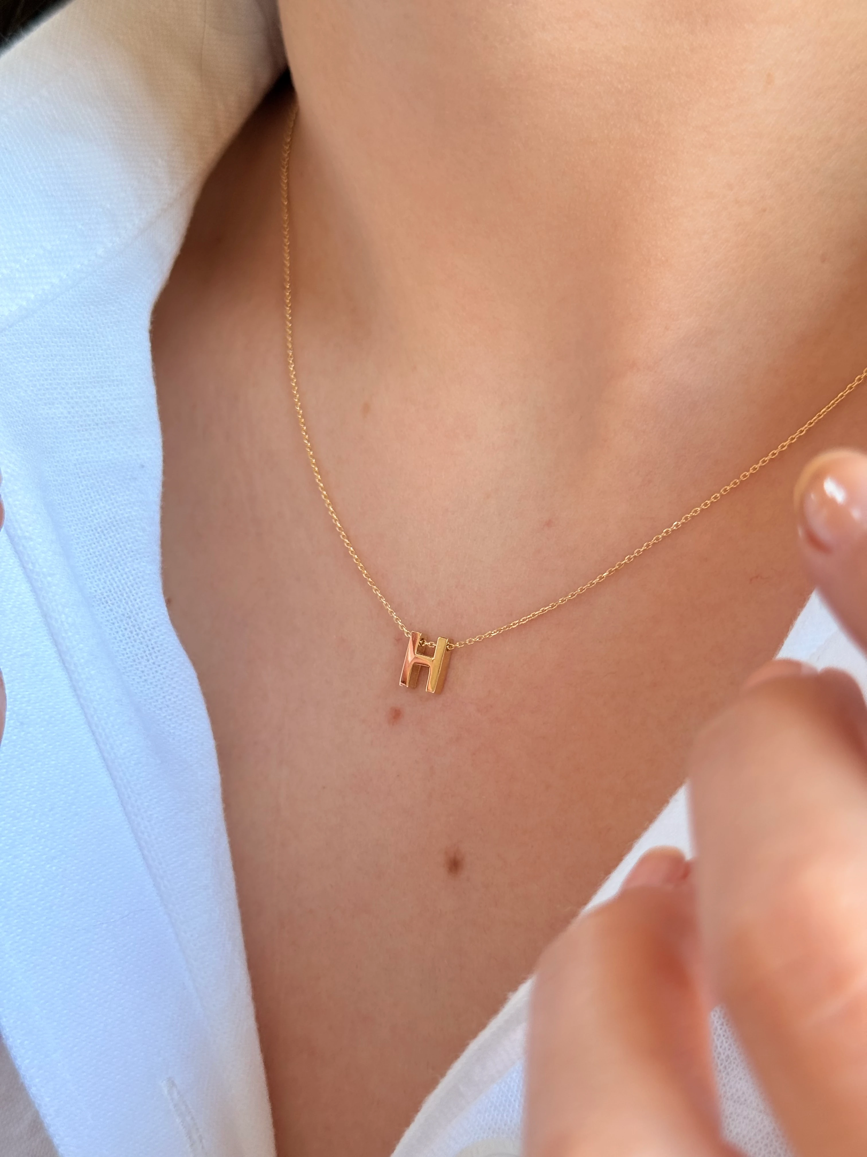 "H" Minimal Harfli Altın Kolye