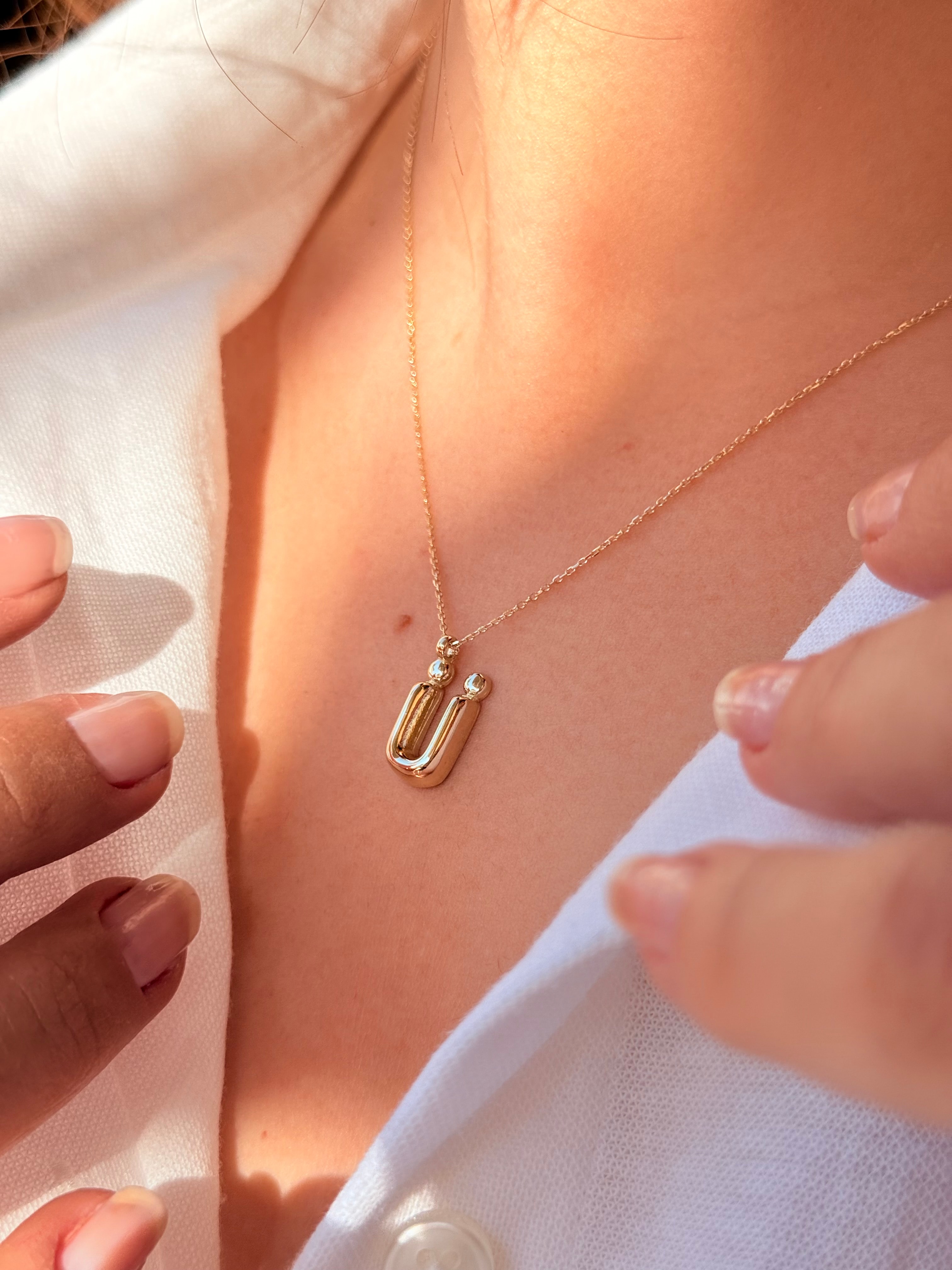 "Ü" Balon Harf Altın Kolye