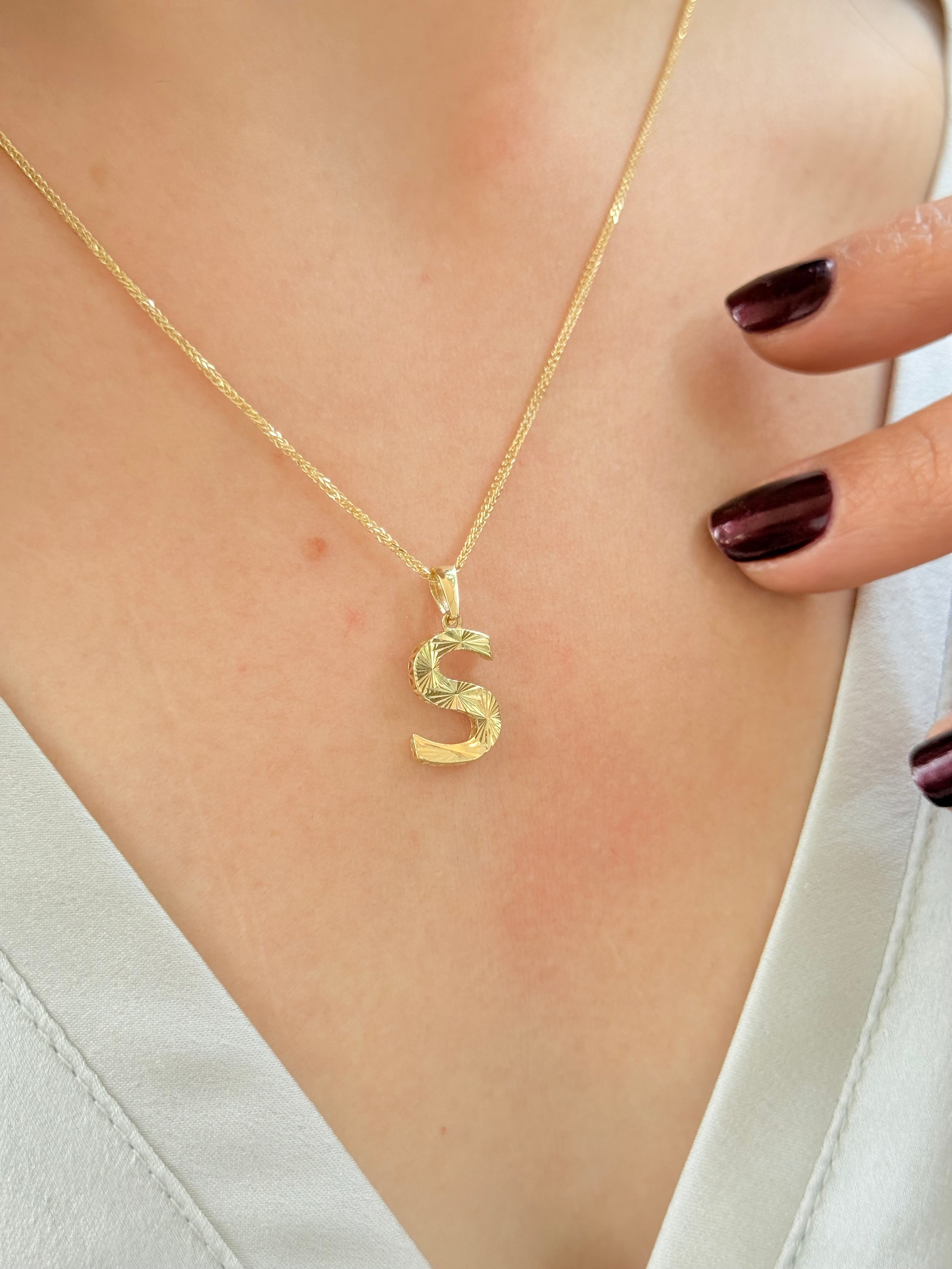 "S" Harf Kalemli Altın Kolye Ucu