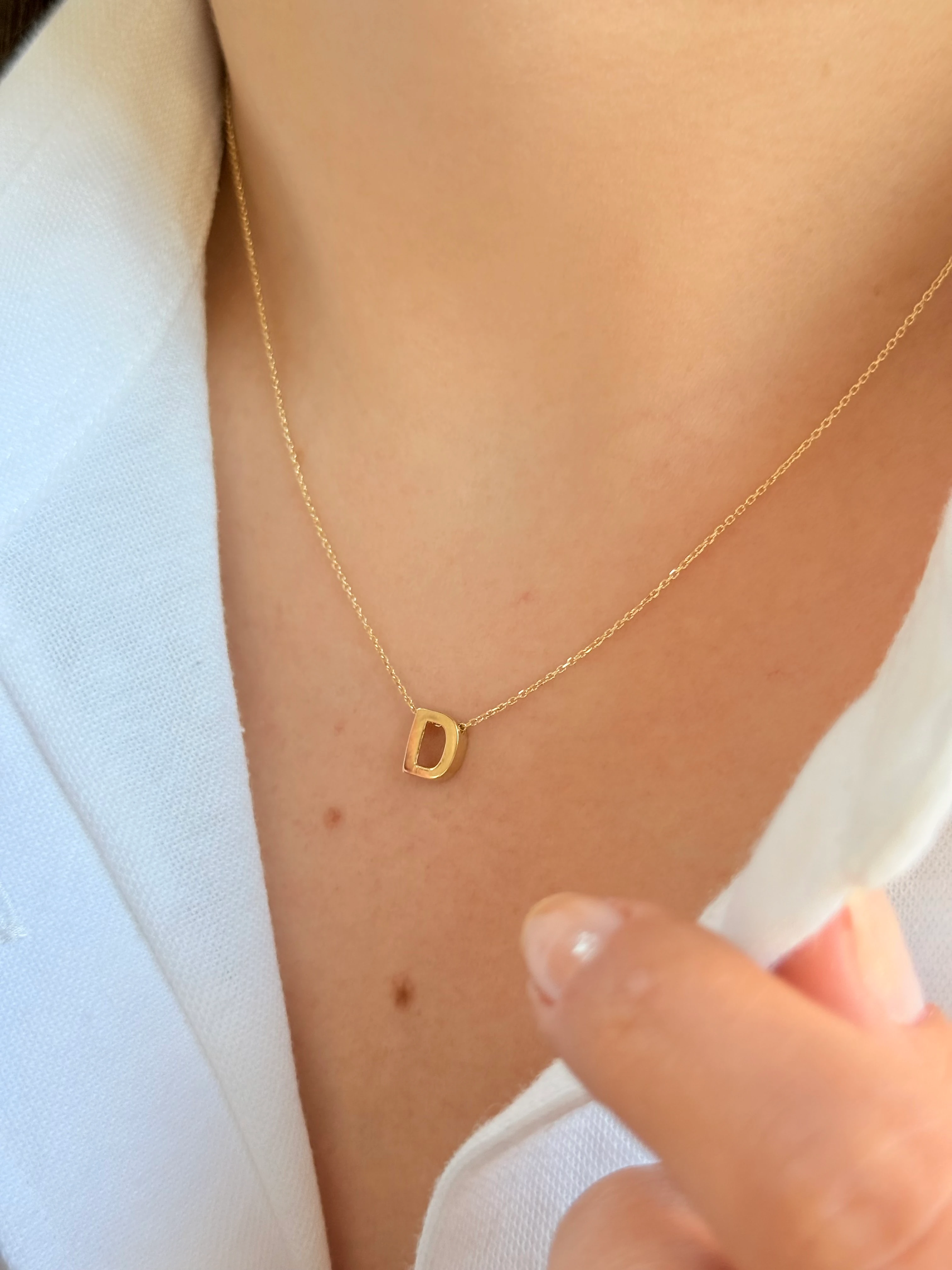 "D" Minimal Harfli Altın Kolye