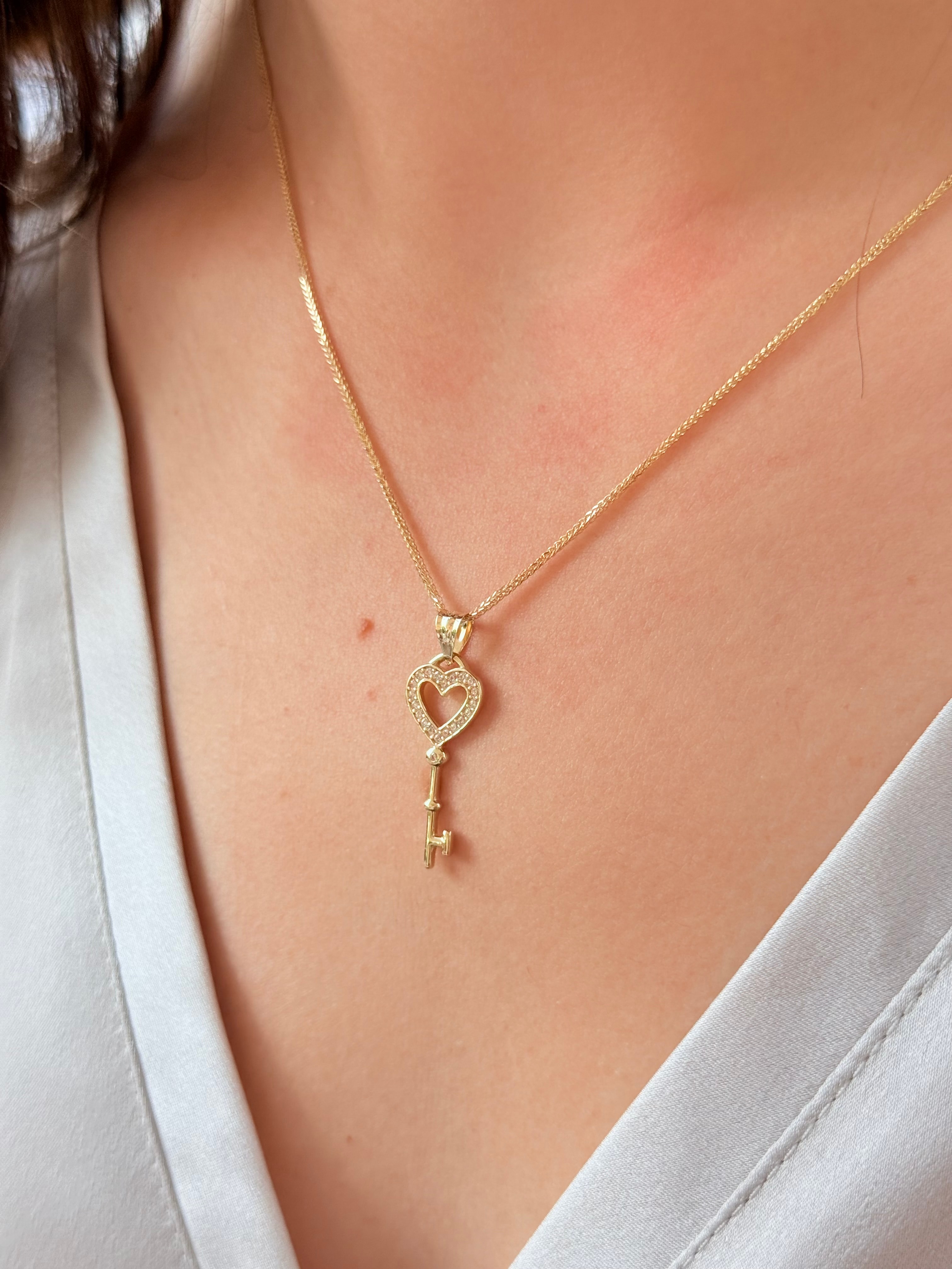 Key Of Love Altın Kolye Ucu