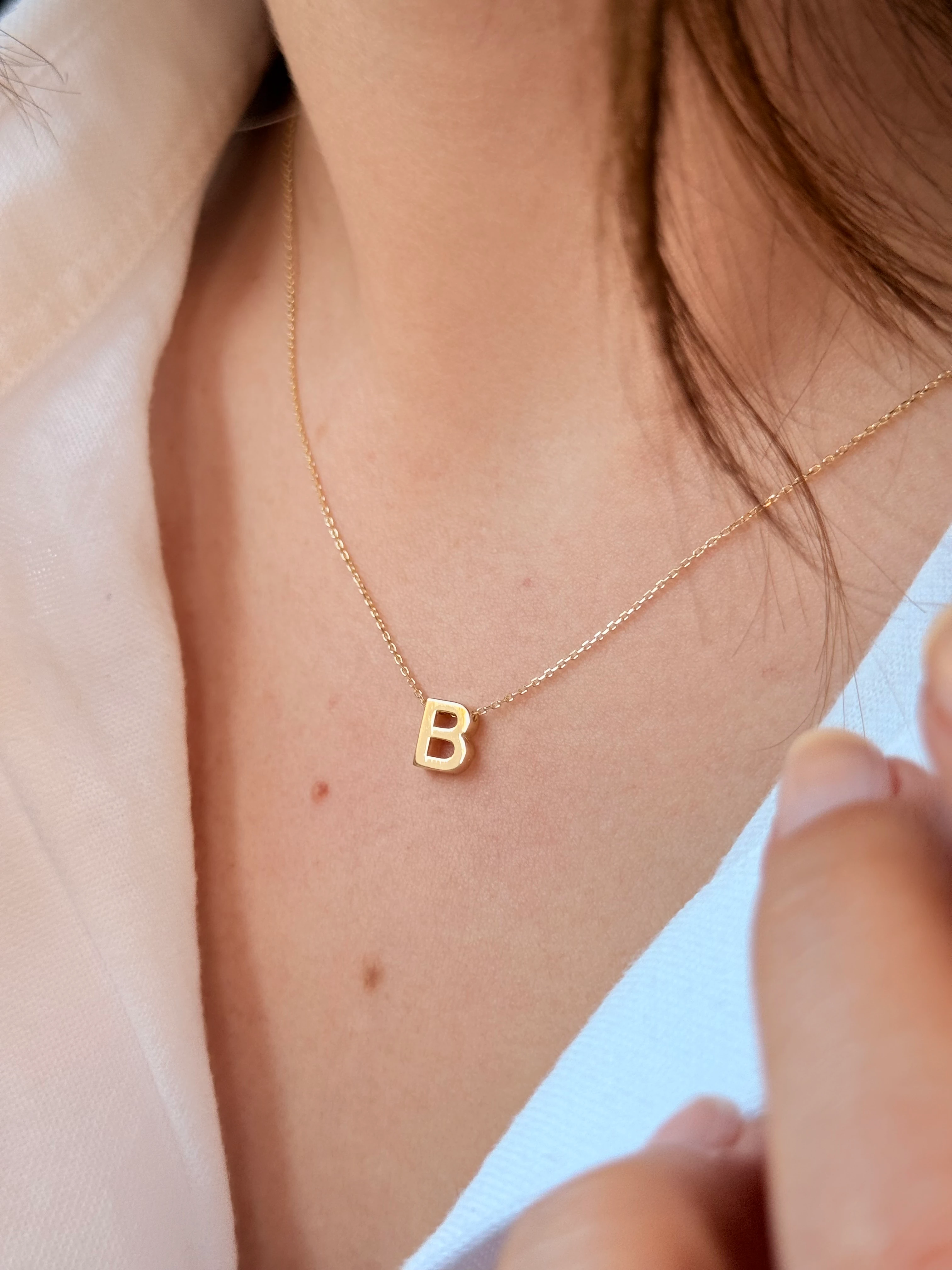 "B" Minimal Harfli Altın Kolye