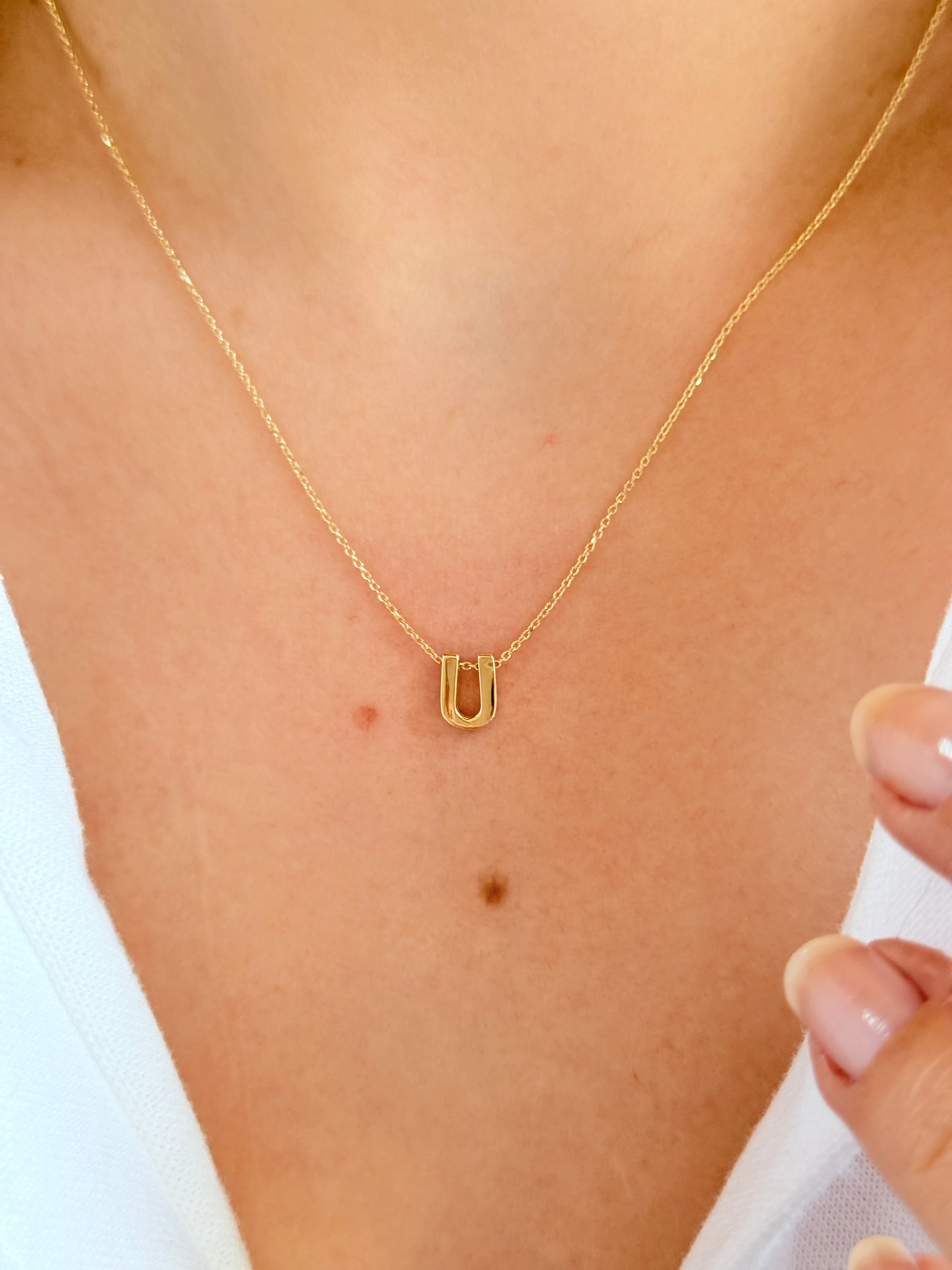 "U" Minimal Harfli Altın Kolye