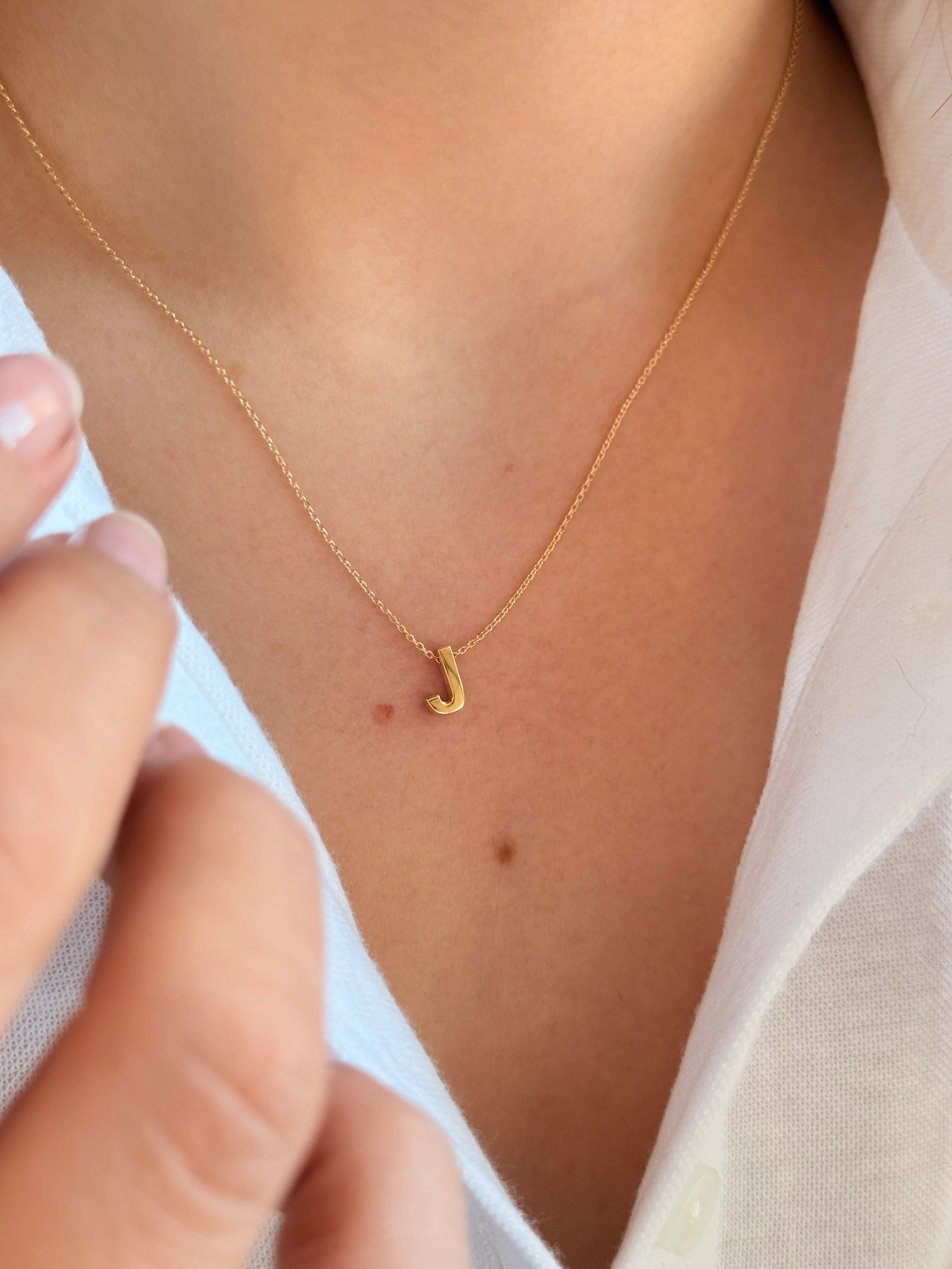 "J" Minimal Harfli Altın Kolye