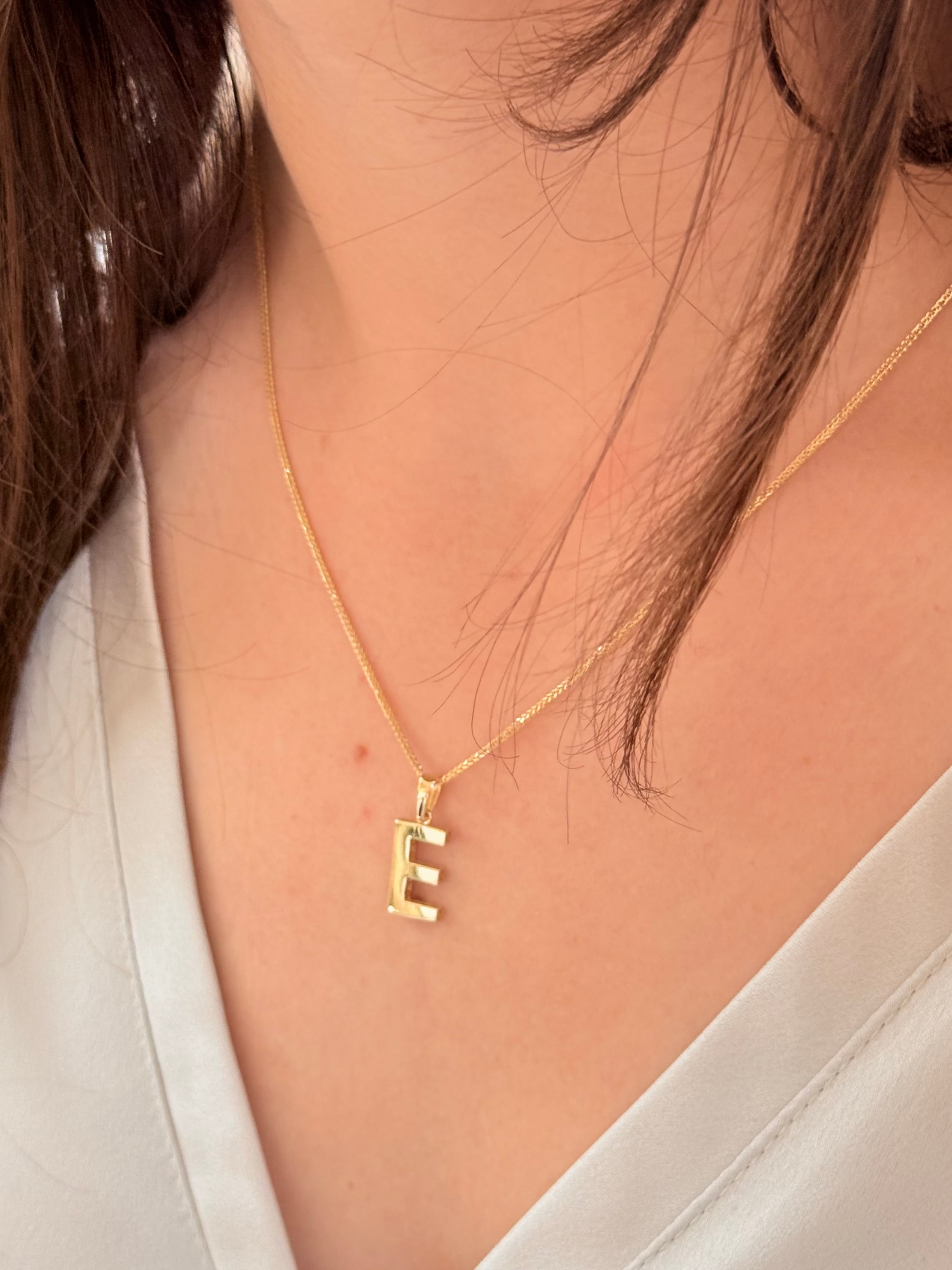 "E" Harf Sade Altın Kolye Ucu
