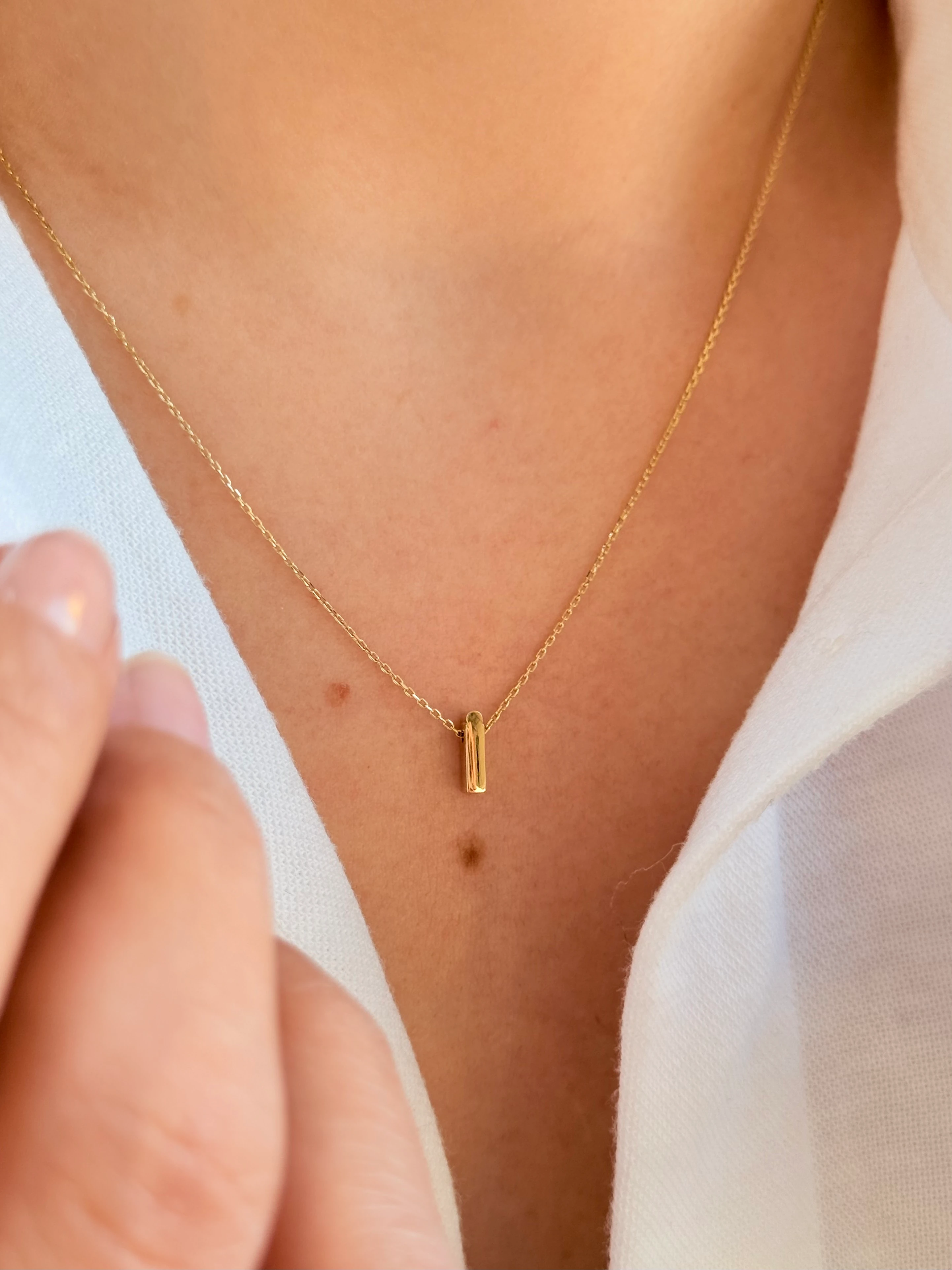 "İ" Minimal Harfli Altın Kolye
