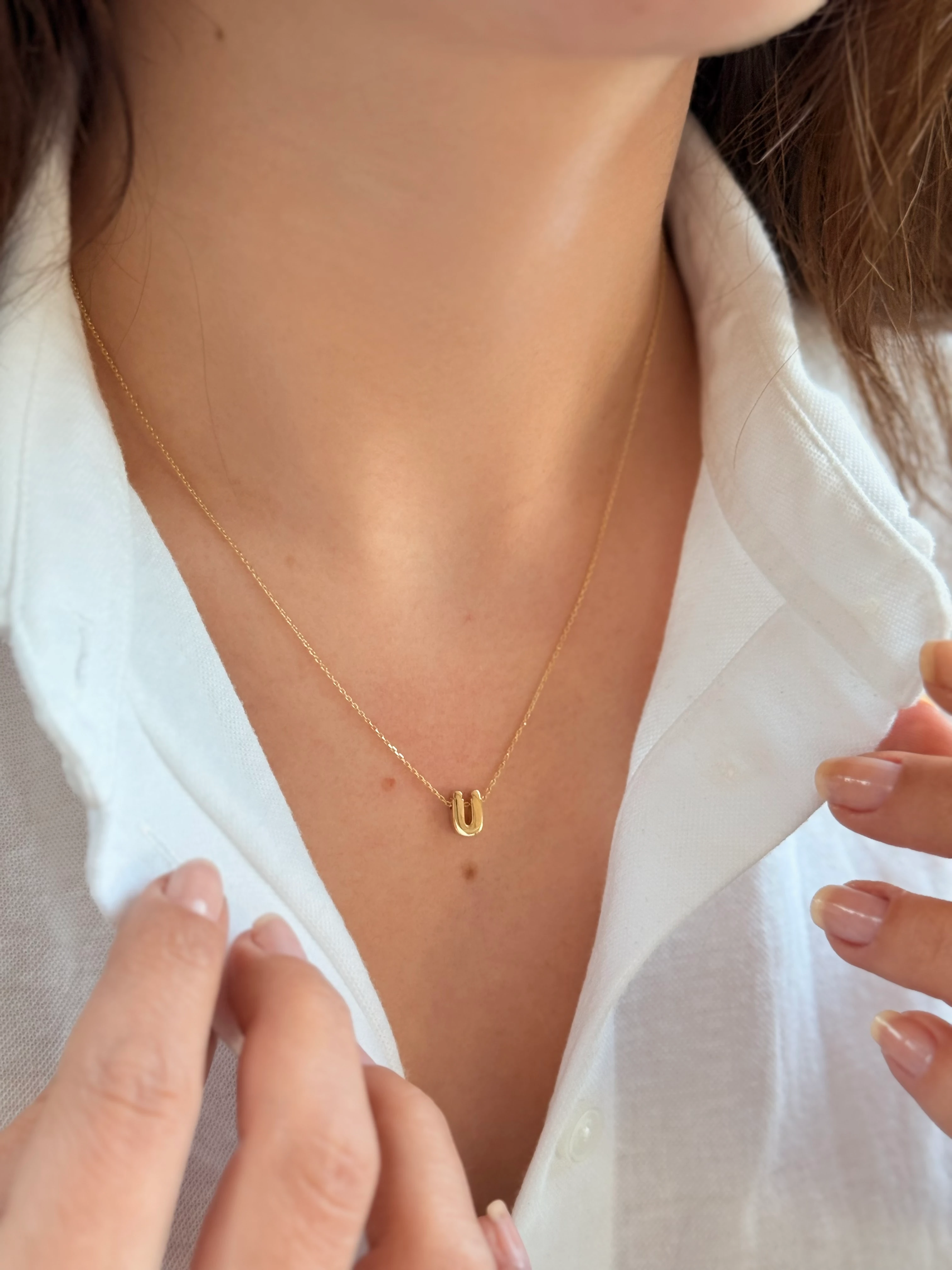 "Ü" Minimal Harfli Altın Kolye