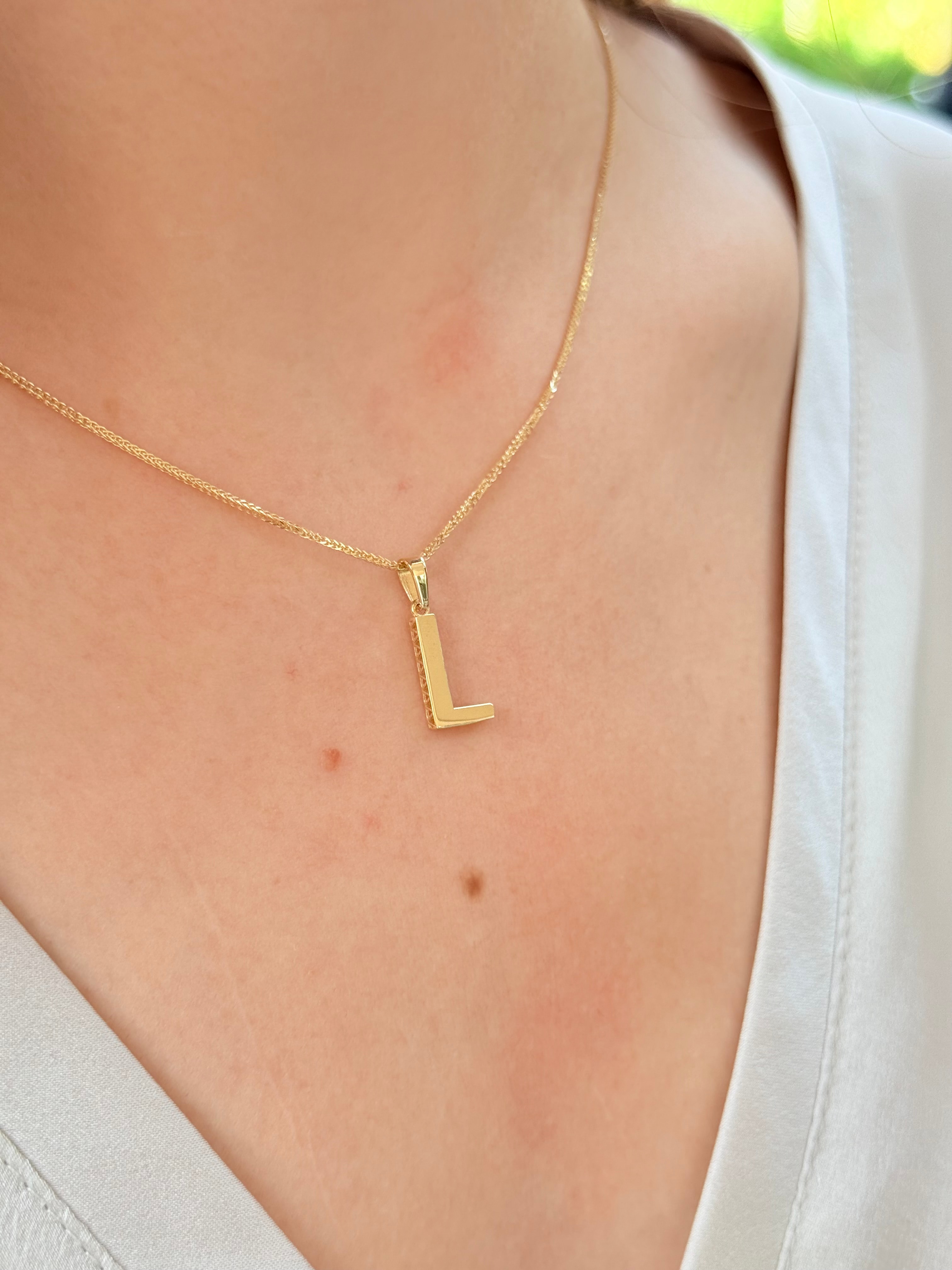 "L" Harf Sade Altın Kolye Ucu