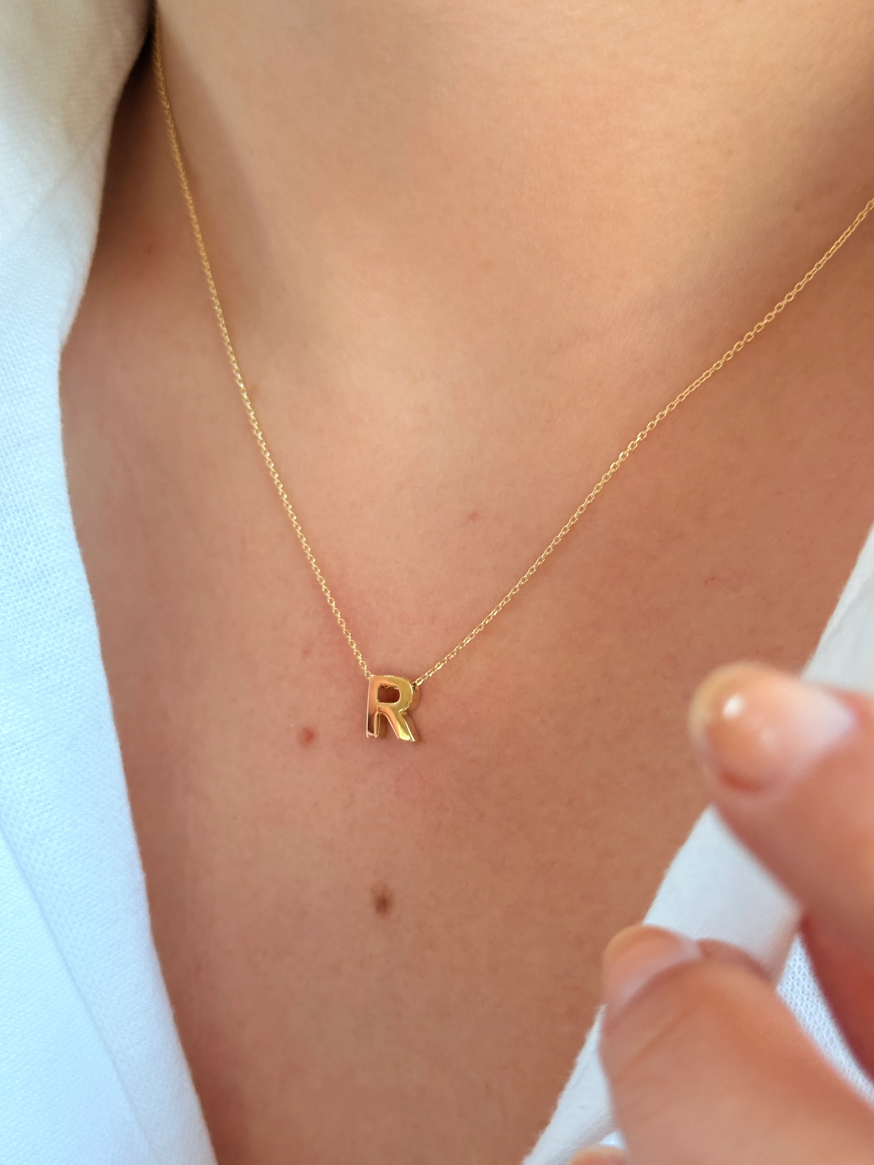"R" Minimal Harfli Altın Kolye