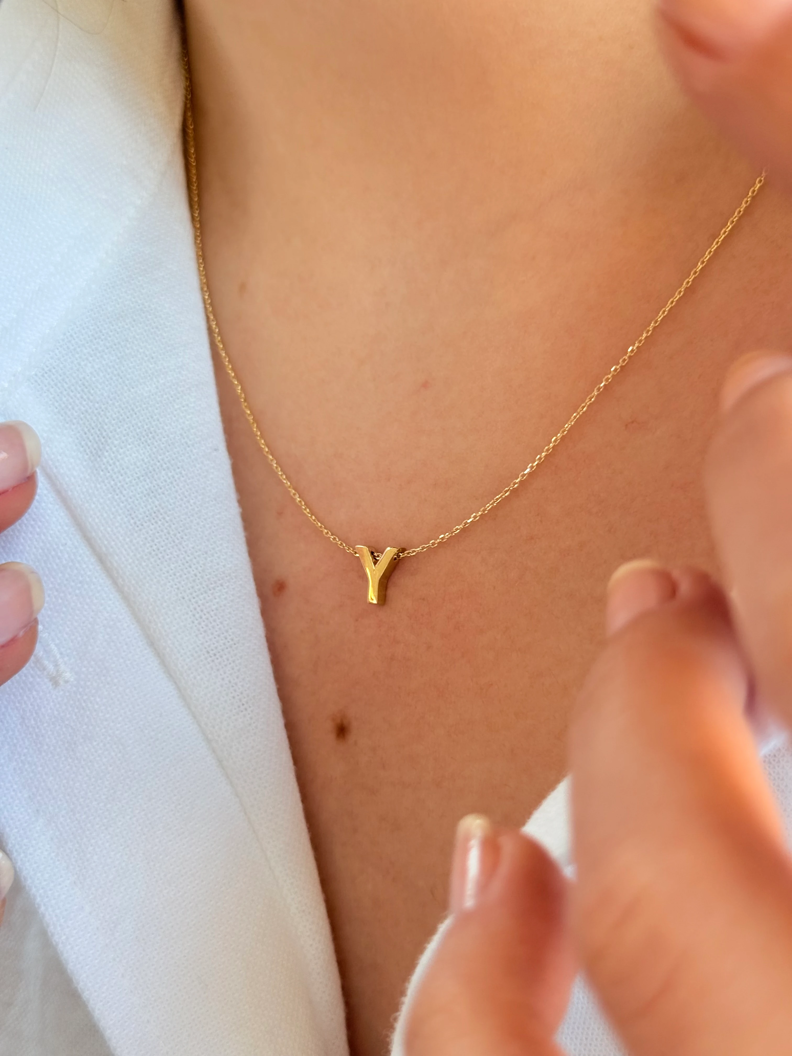 "Y" Minimal Harfli Altın Kolye