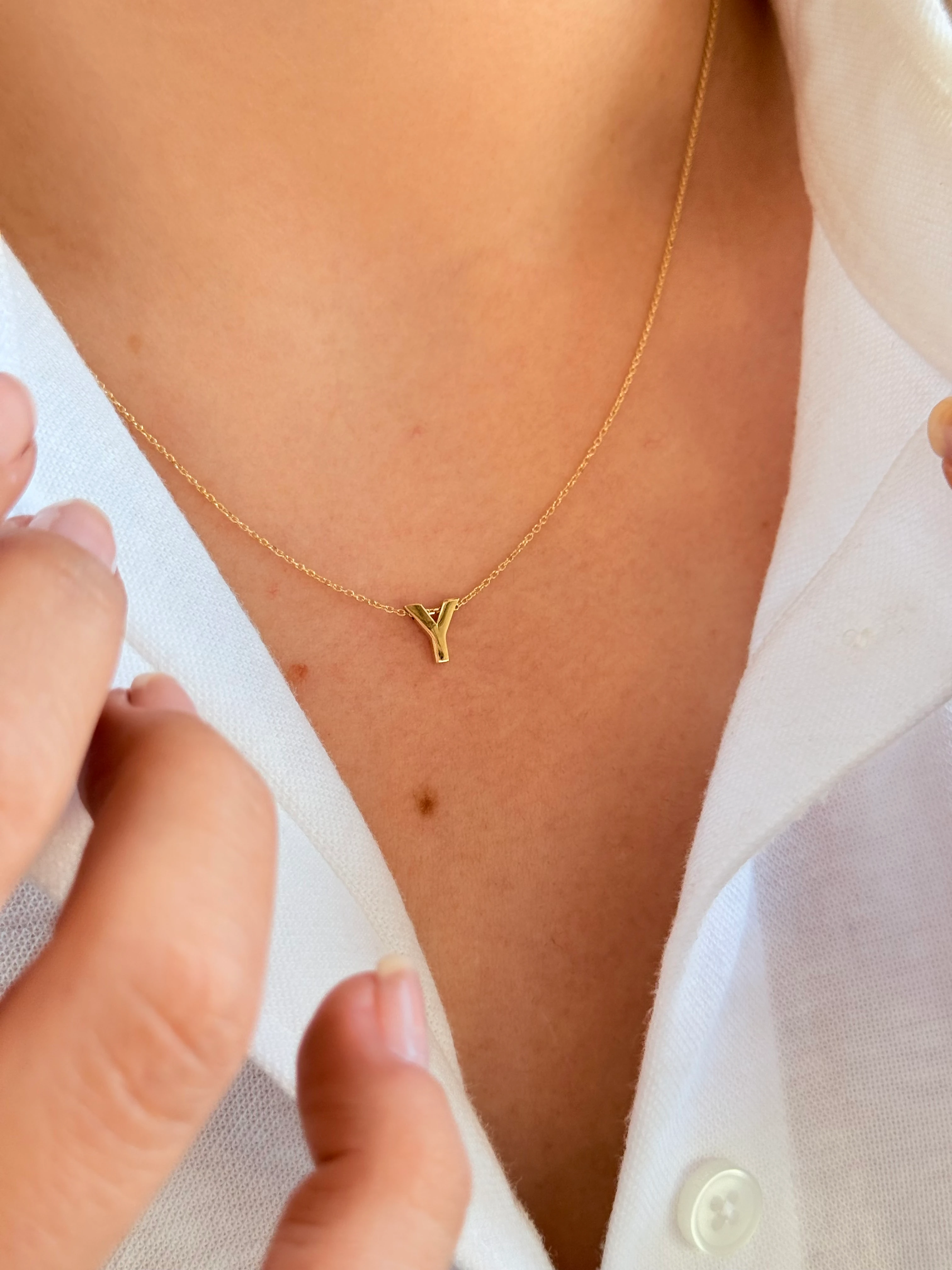 "Y" Minimal Harfli Altın Kolye