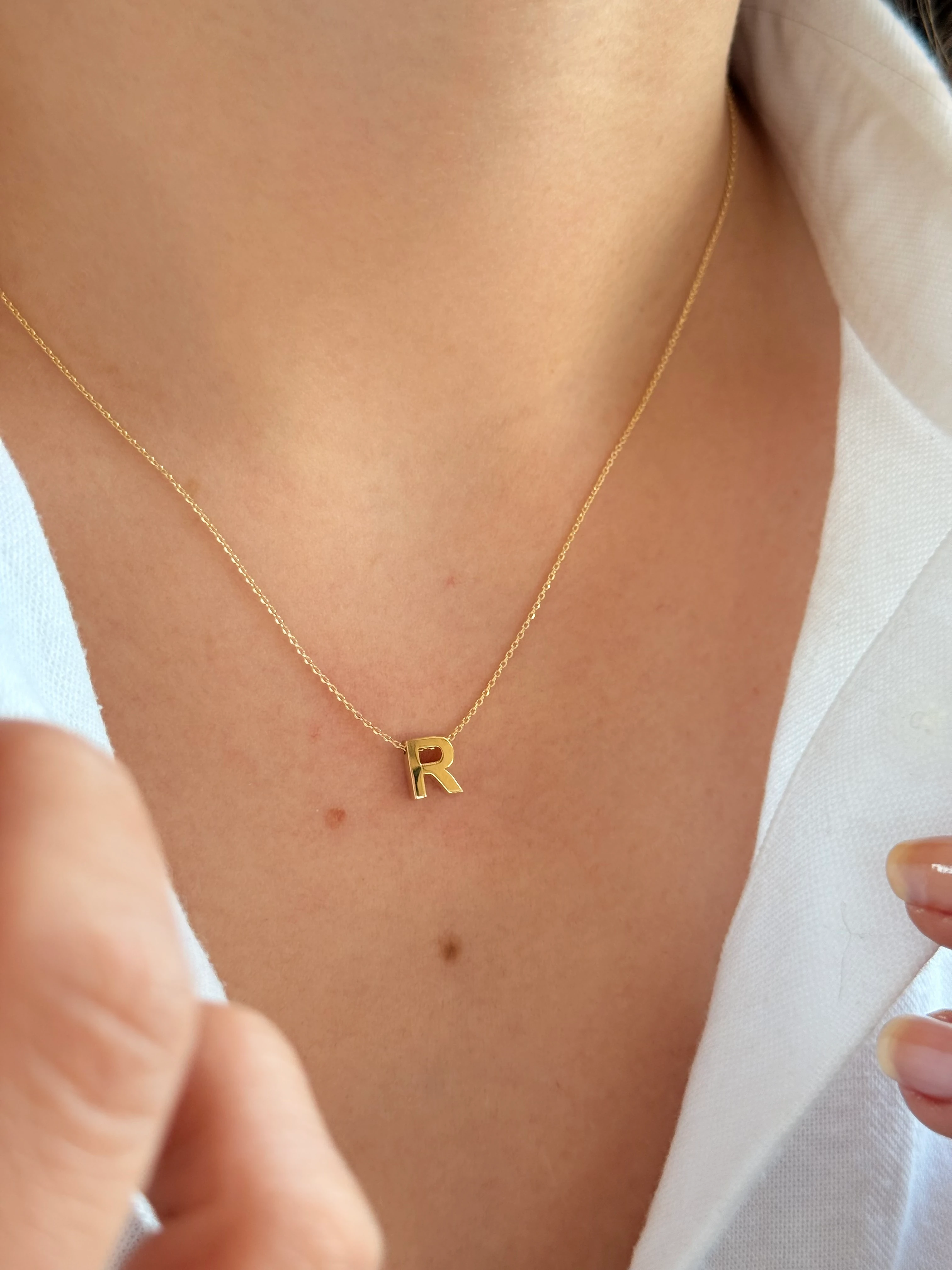 "R" Minimal Harfli Altın Kolye