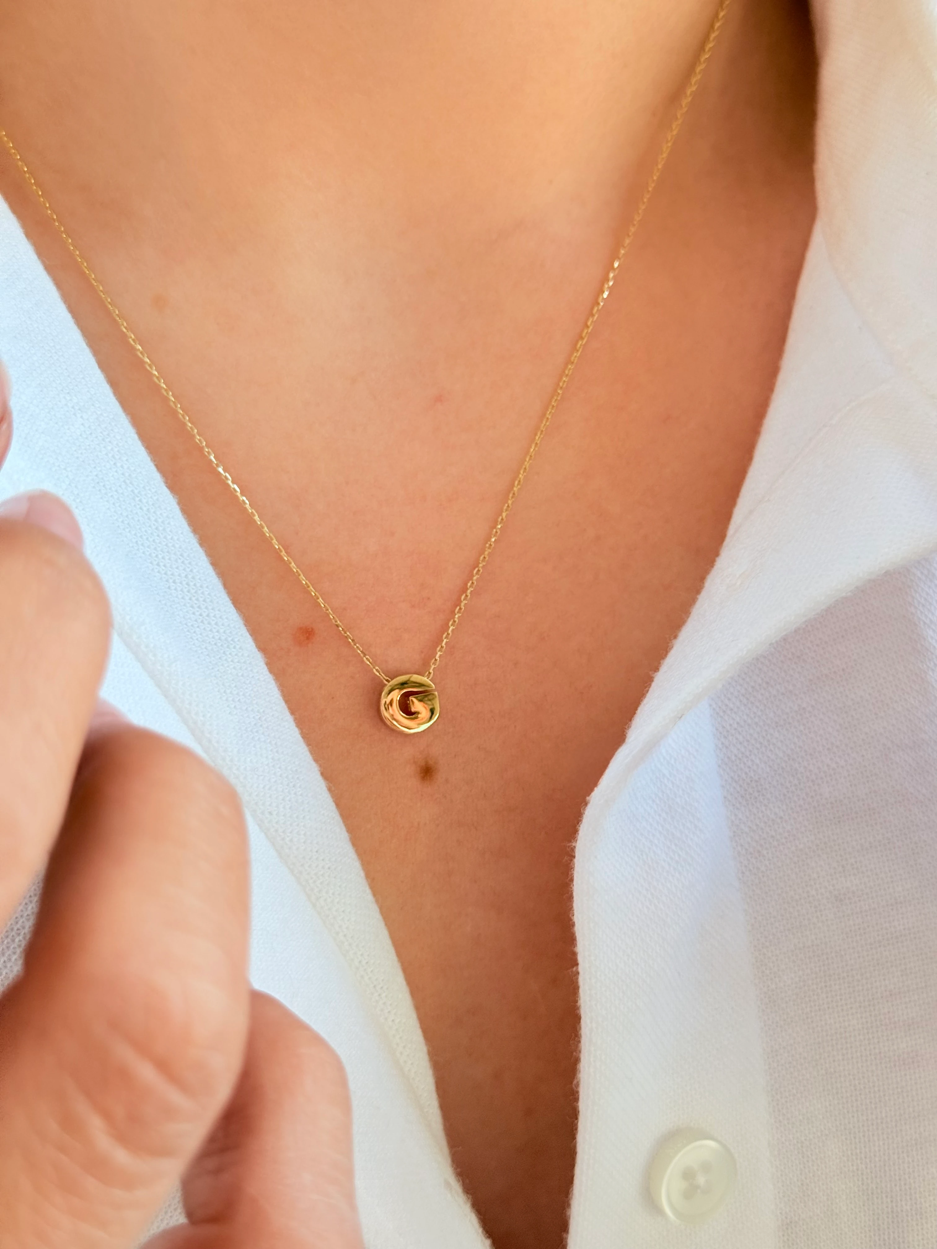 "G" Minimal Harfli Altın Kolye