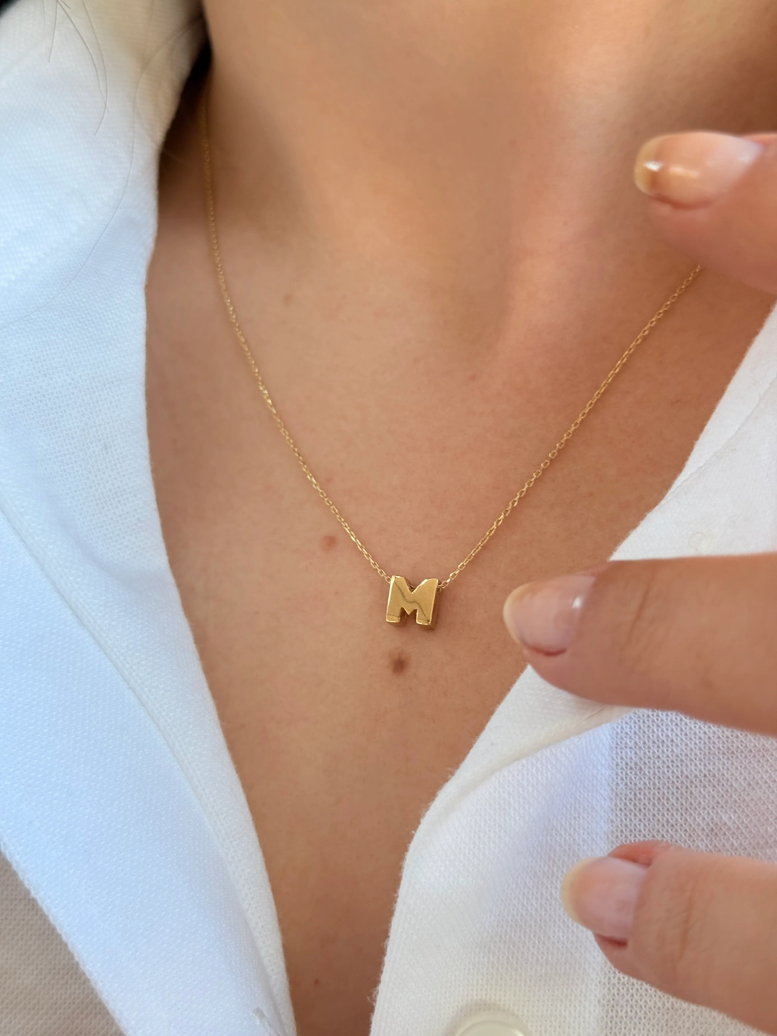 "M" Minimal Harfli Altın Kolye