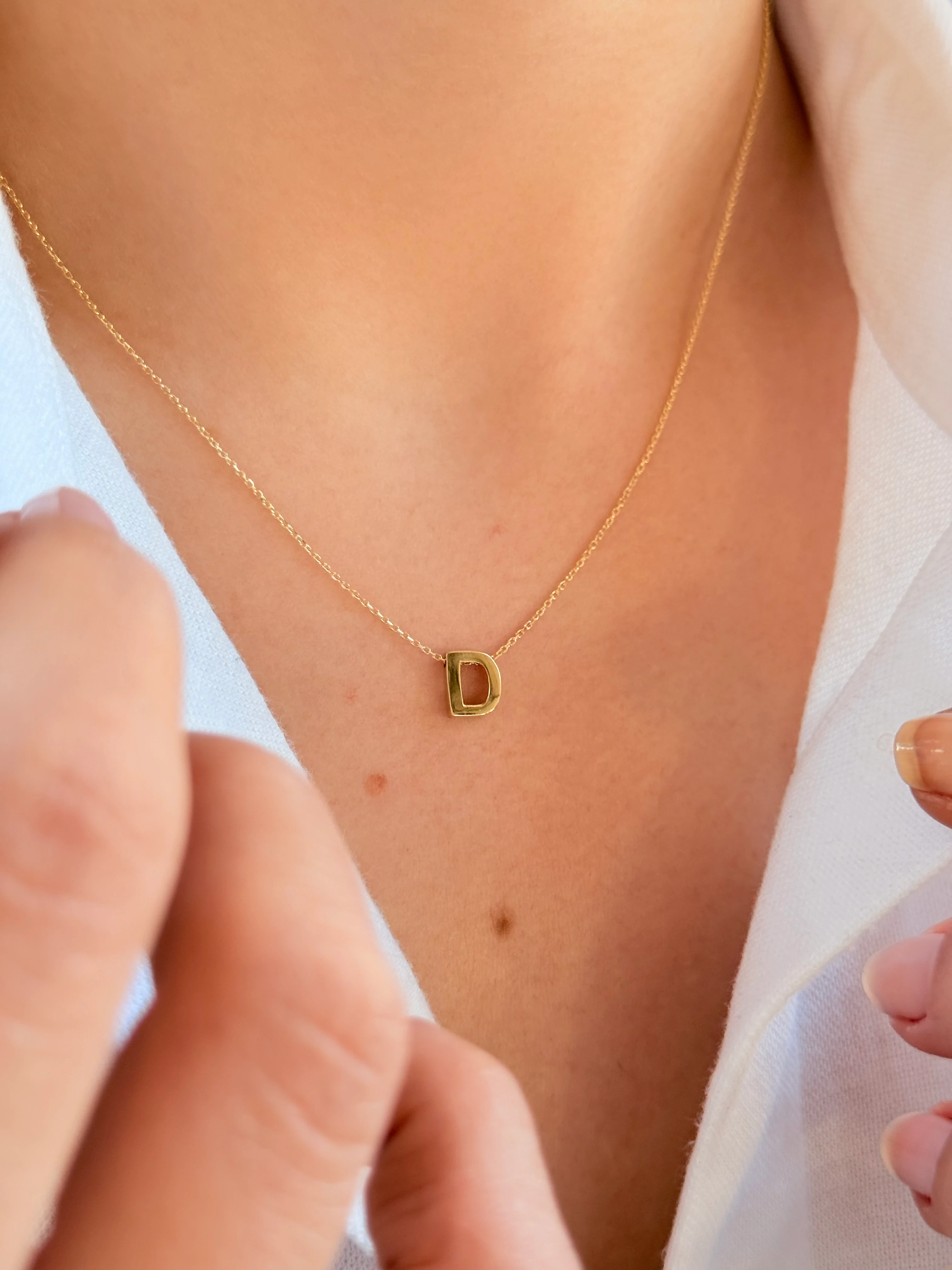"D" Minimal Harfli Altın Kolye