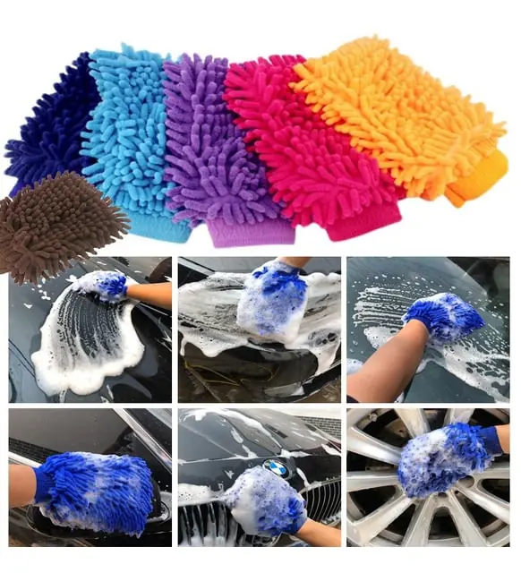 Mikrofiber yıkama eldiveni, araç yüzeyini çizmeden temizlemek için en güvenli yöntemlerden biridir. Yumuşak dokusu kir ve tozu hapsederek boya yüzeyine zarar vermez, böylece aracın parlaklığını ve pürüzsüz görünümünü korumaya yardımcı olur.