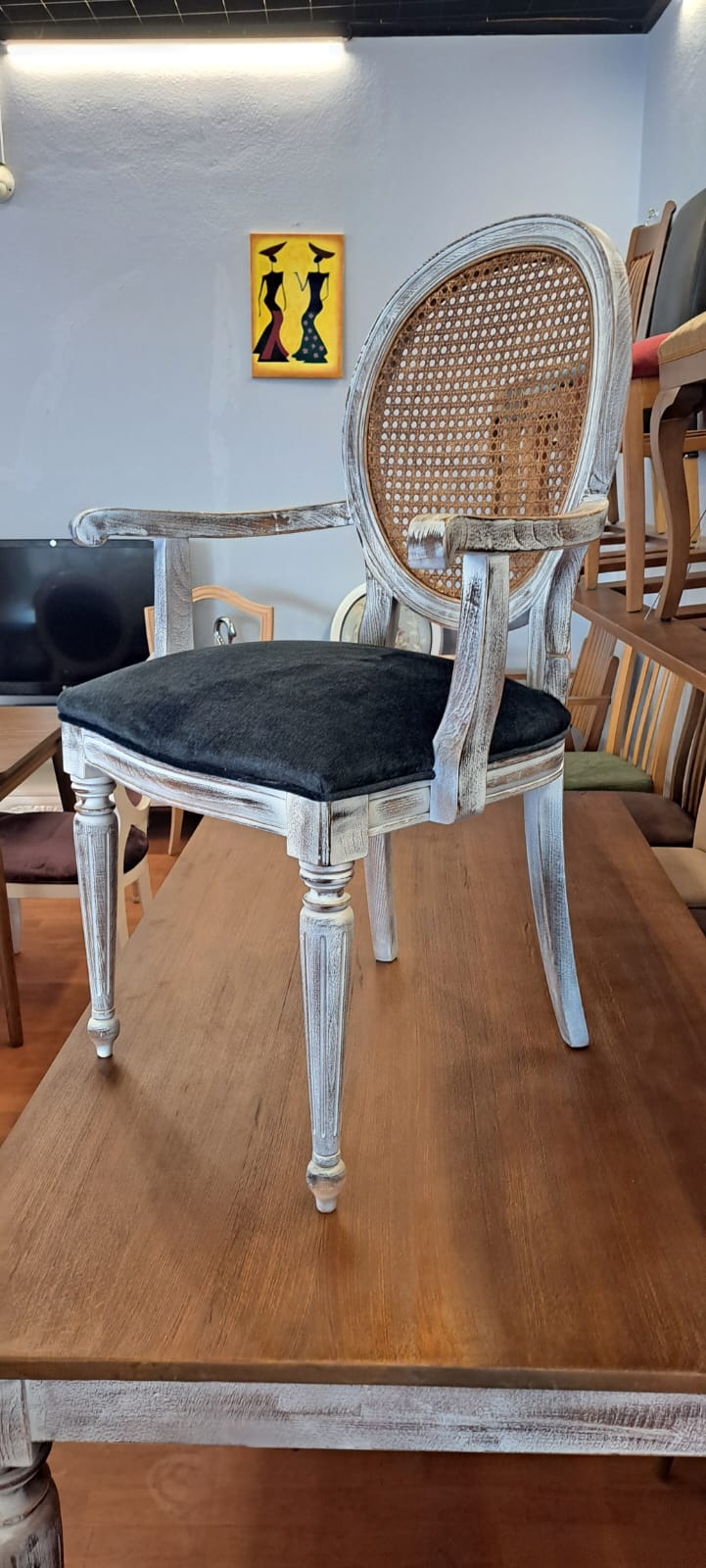 Klasik Oymalı Eskitmeli Madalyon Sandalye