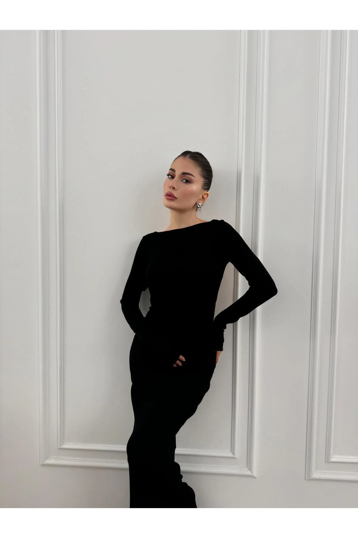 DERİN SIRT DEKOLTELİ ELBİSE