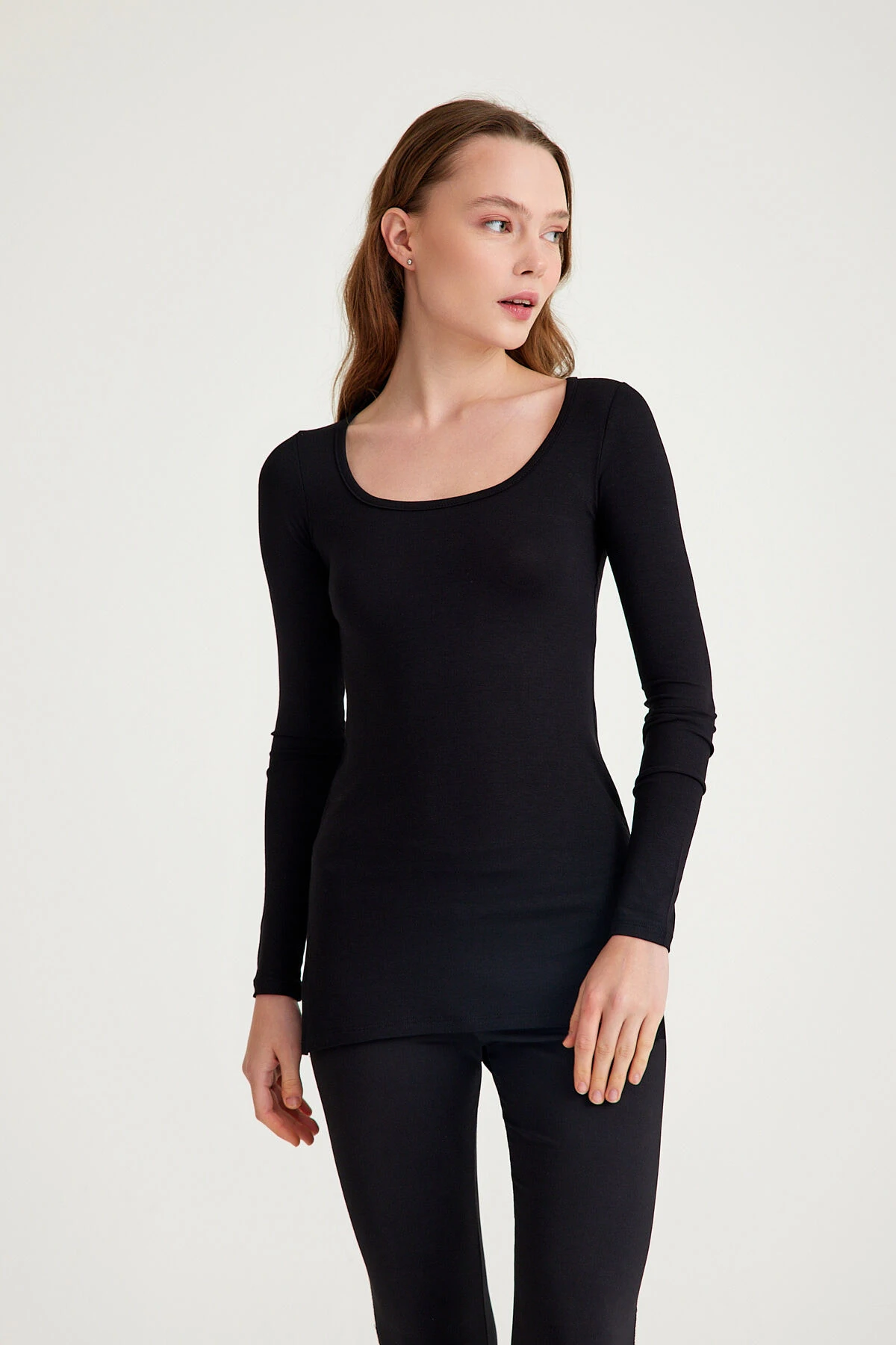 Mh Uzun Kollu Açık Yaka Yırtmaçlı Siyah T-shirt Body