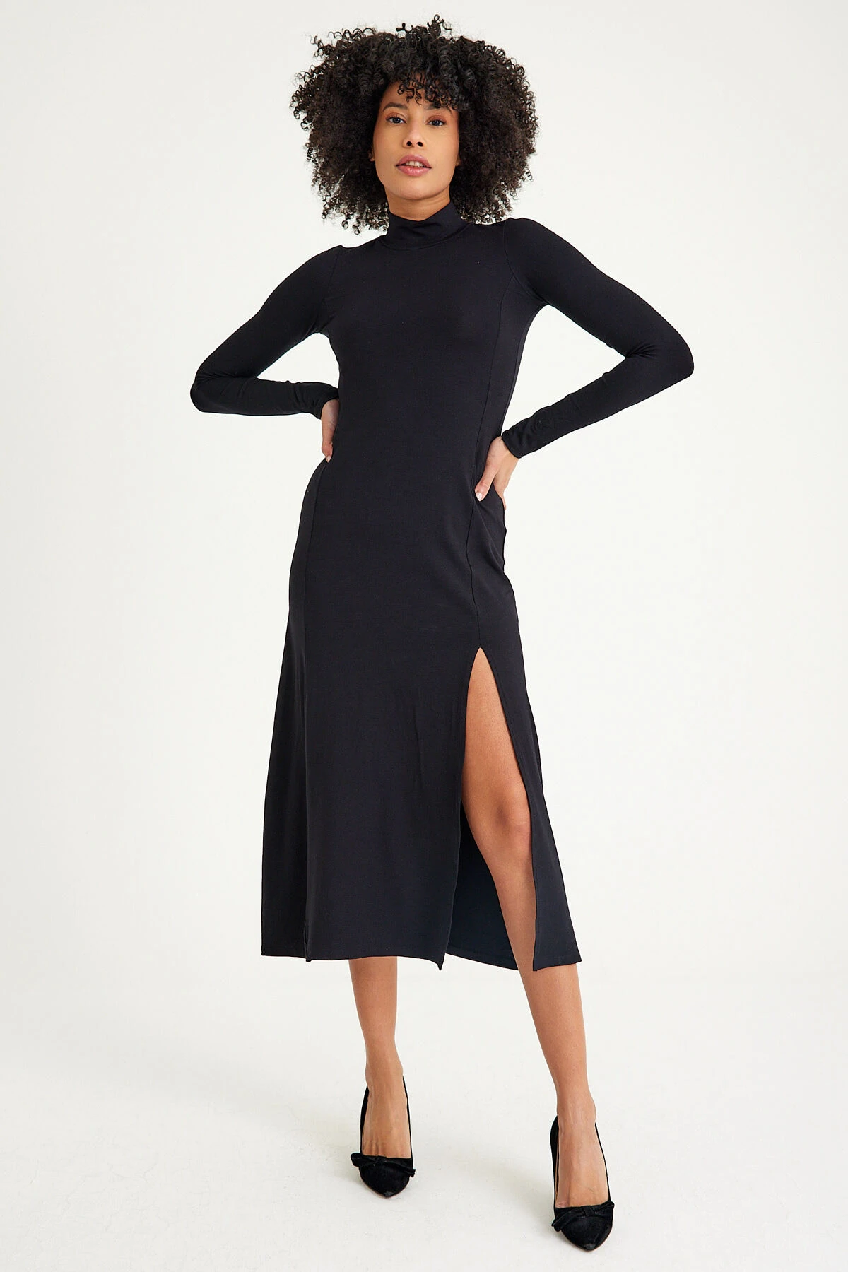 Mh Uzun Kollu Derin Yırtmaçlı Kapalı Yaka Elbise