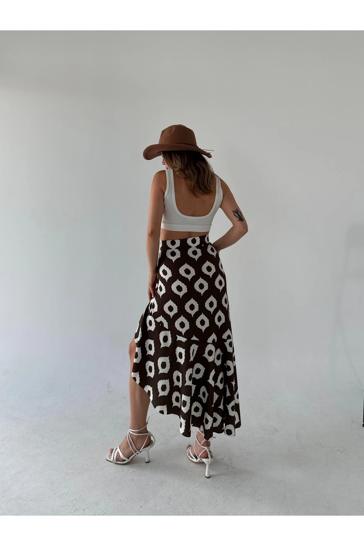 Kahve-Beyaz Desenli Asimetrik Bürümcük Etek