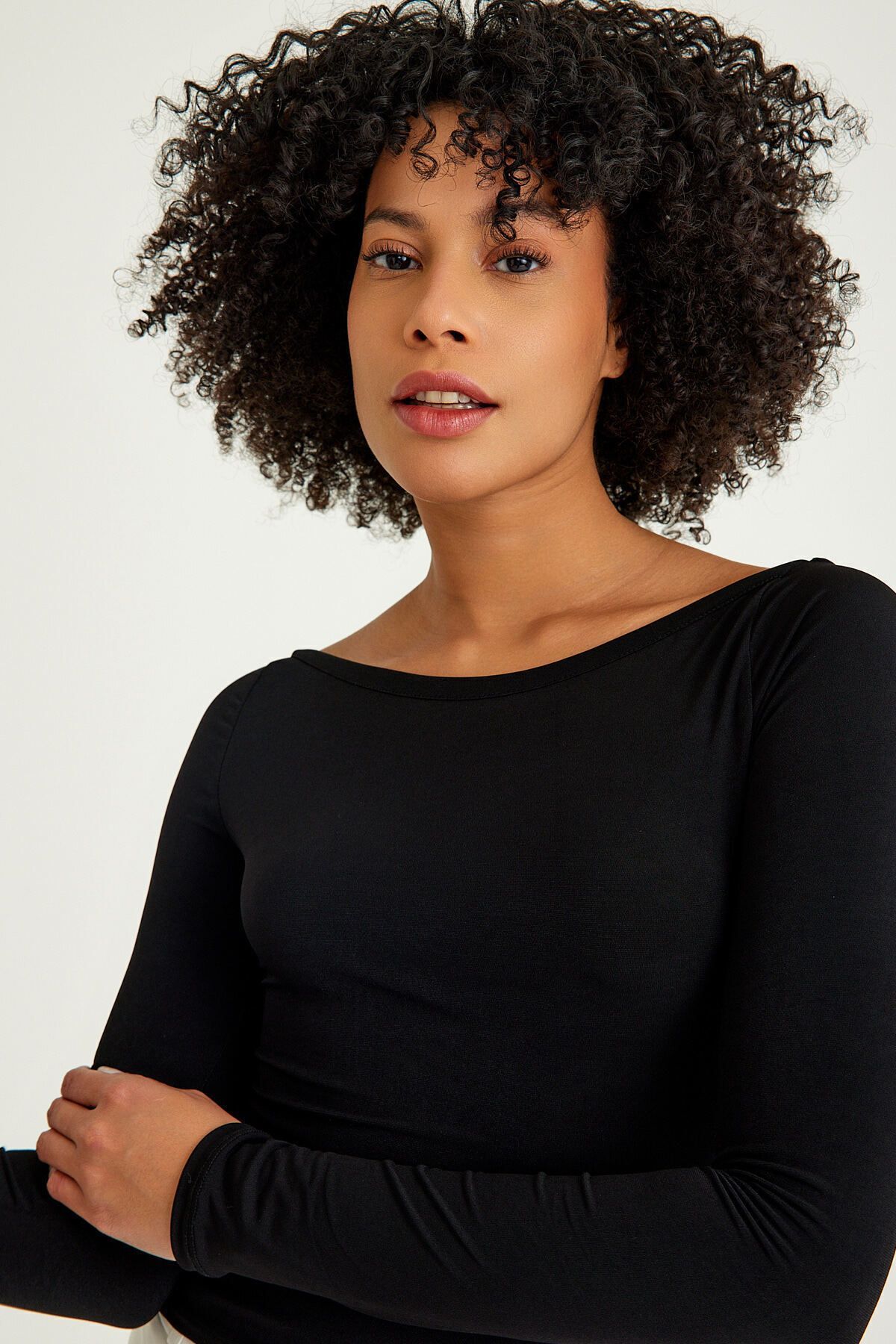 Mh Kayık Yaka Siyah Body