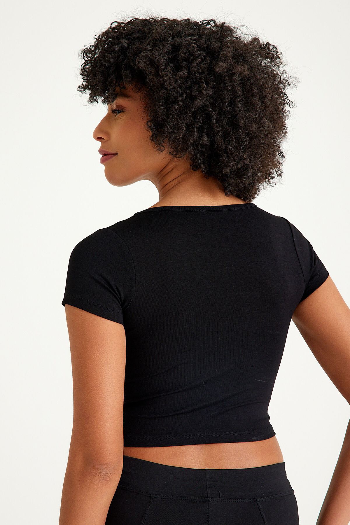 Mh Siyah U Yaka Crop