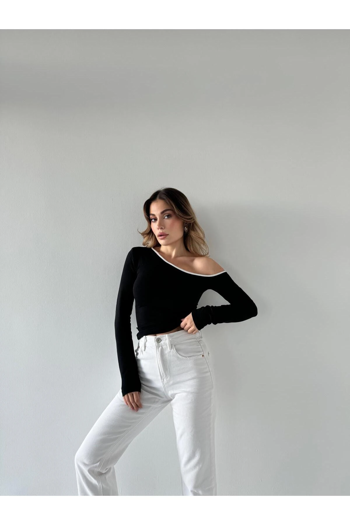 BİYELİ TEK OMUZ PENYE BLUZ