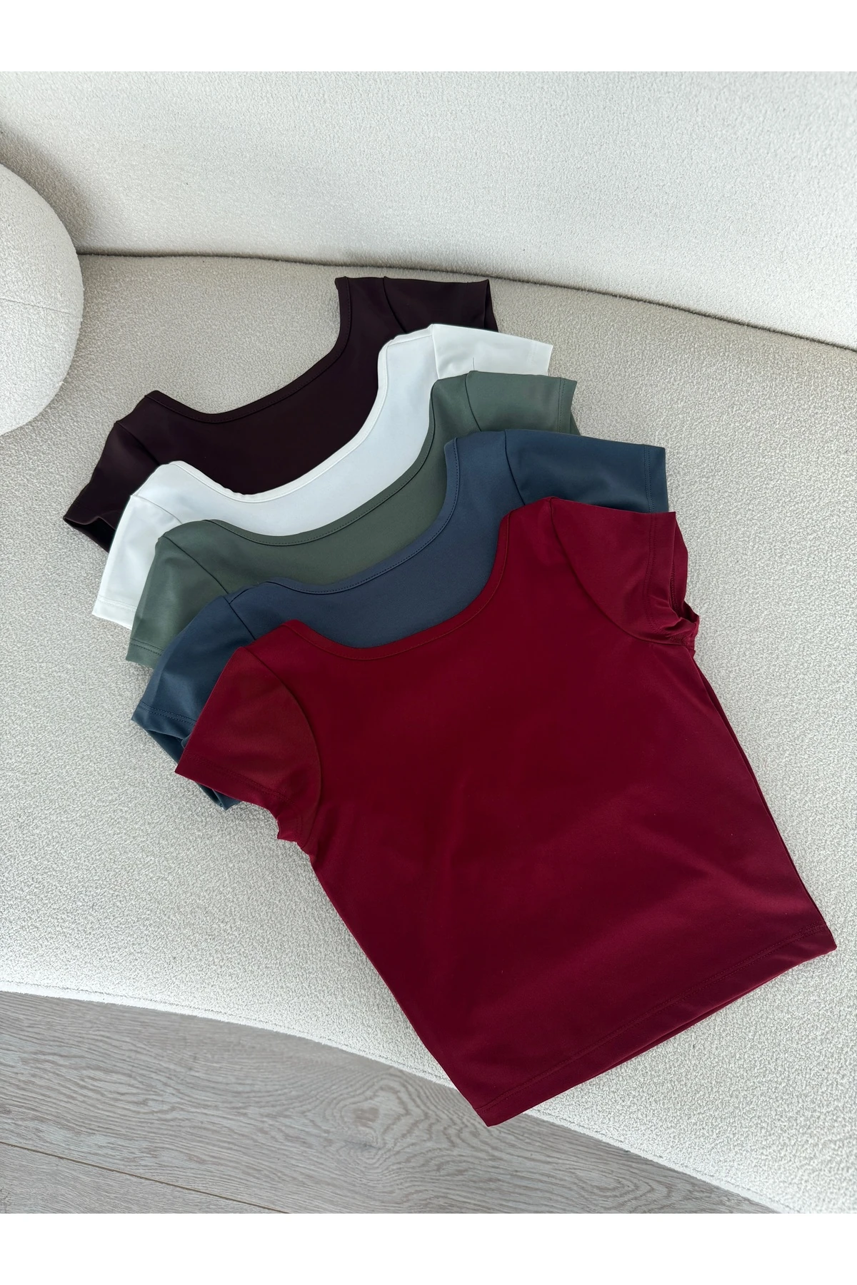 Kadın Ekru Sırt Dekolteli Kısa Kollu Crop