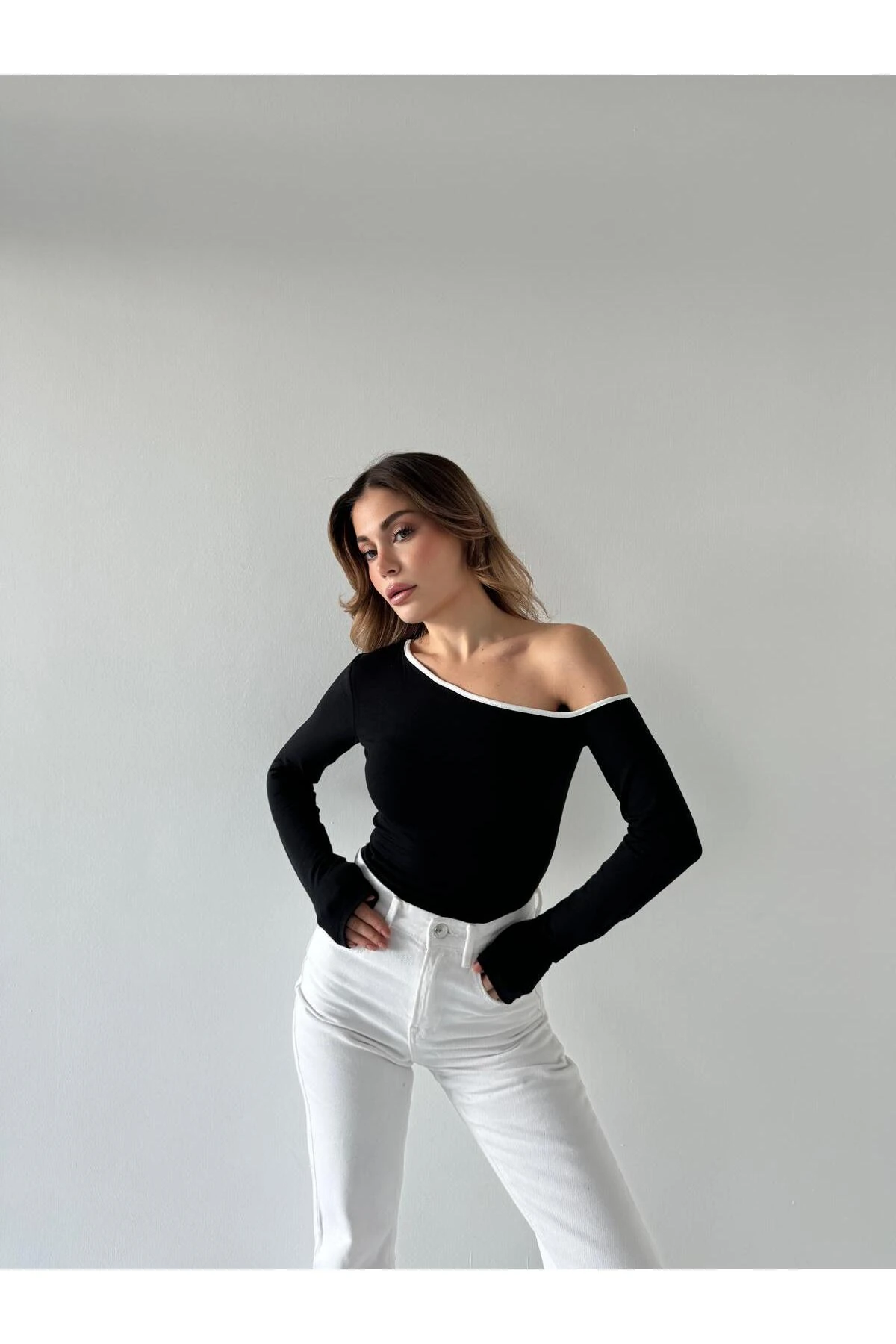 BİYELİ TEK OMUZ PENYE BLUZ