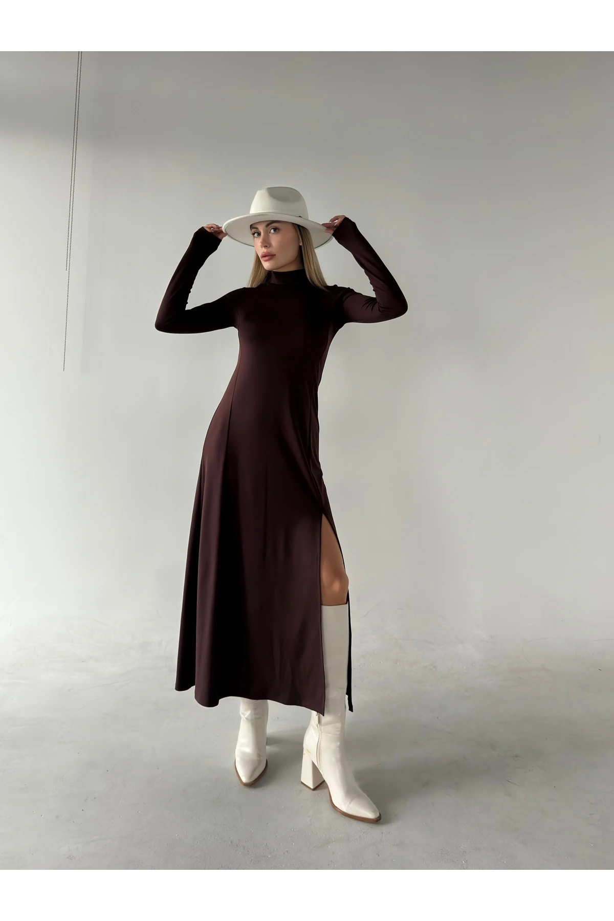 UZUN KOLLU DERİN YIRMAÇLI MİDİ BOY ELBİSE