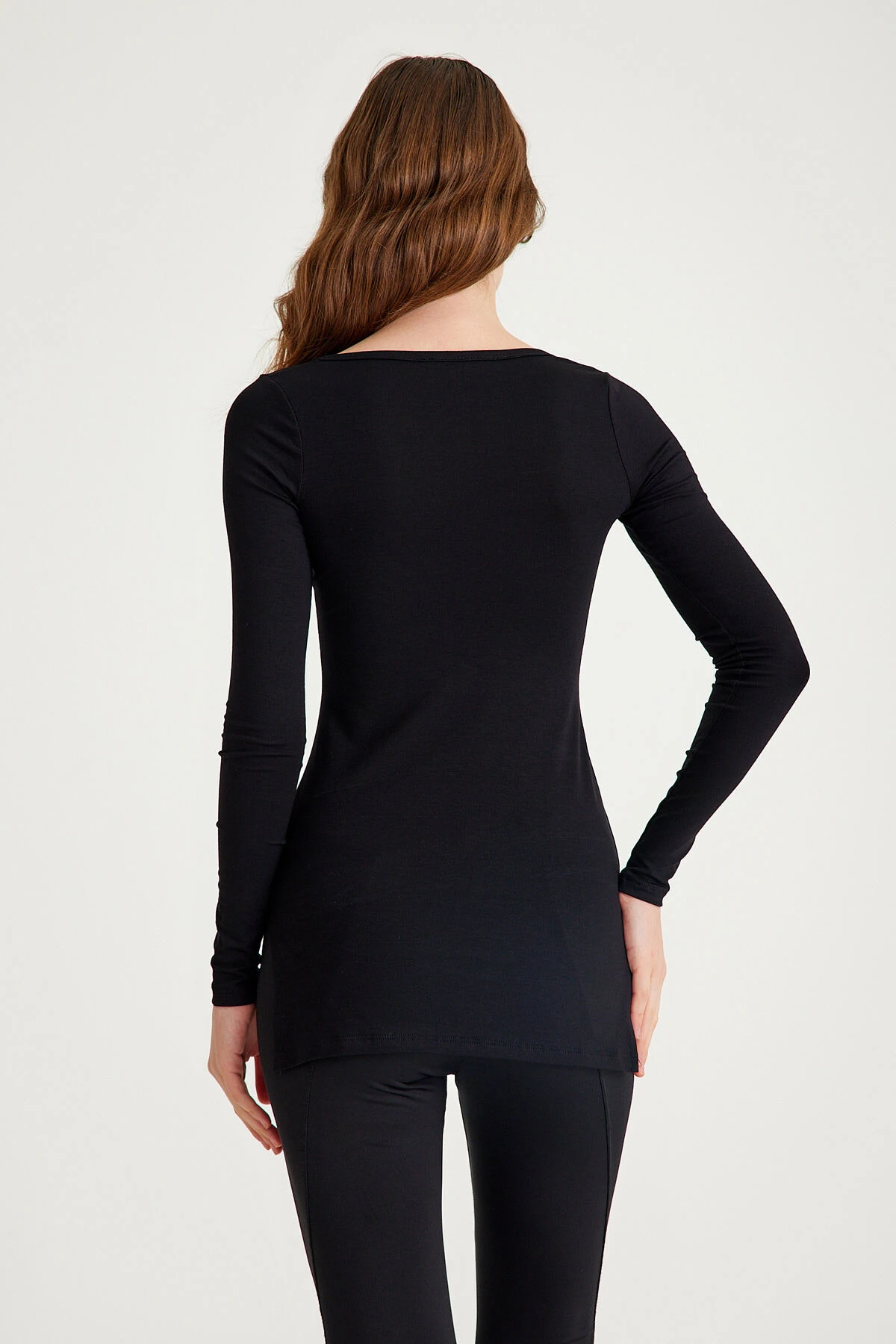 Mh Uzun Kollu Açık Yaka Yırtmaçlı Siyah T-shirt Body